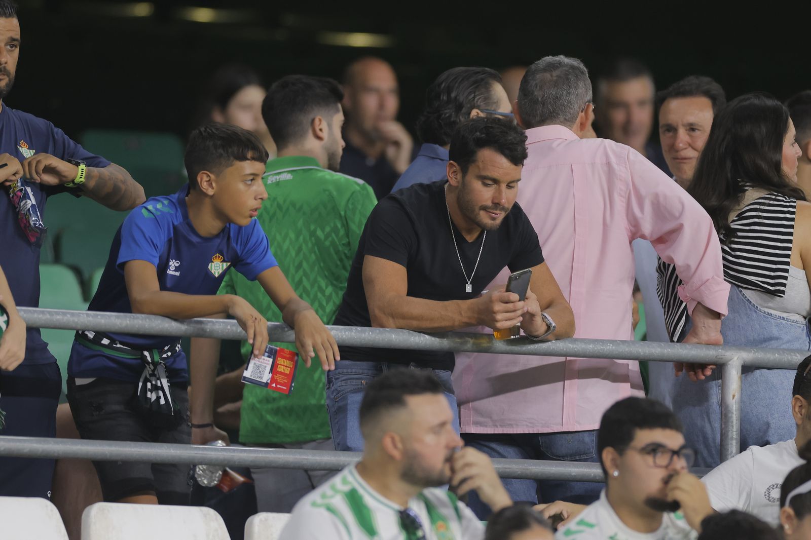 Búscate en las fotos del Betis-Valencia