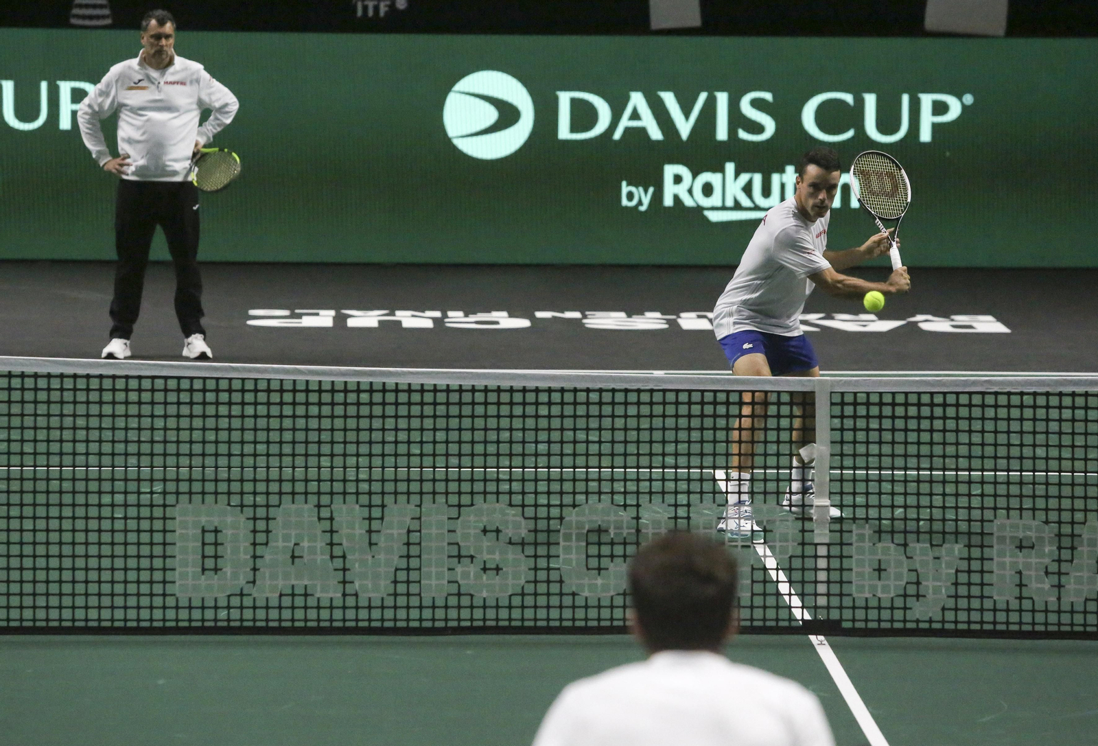 La metamorfosis del Carpena para la Copa Davis, con los jugadores sobre la pista ya