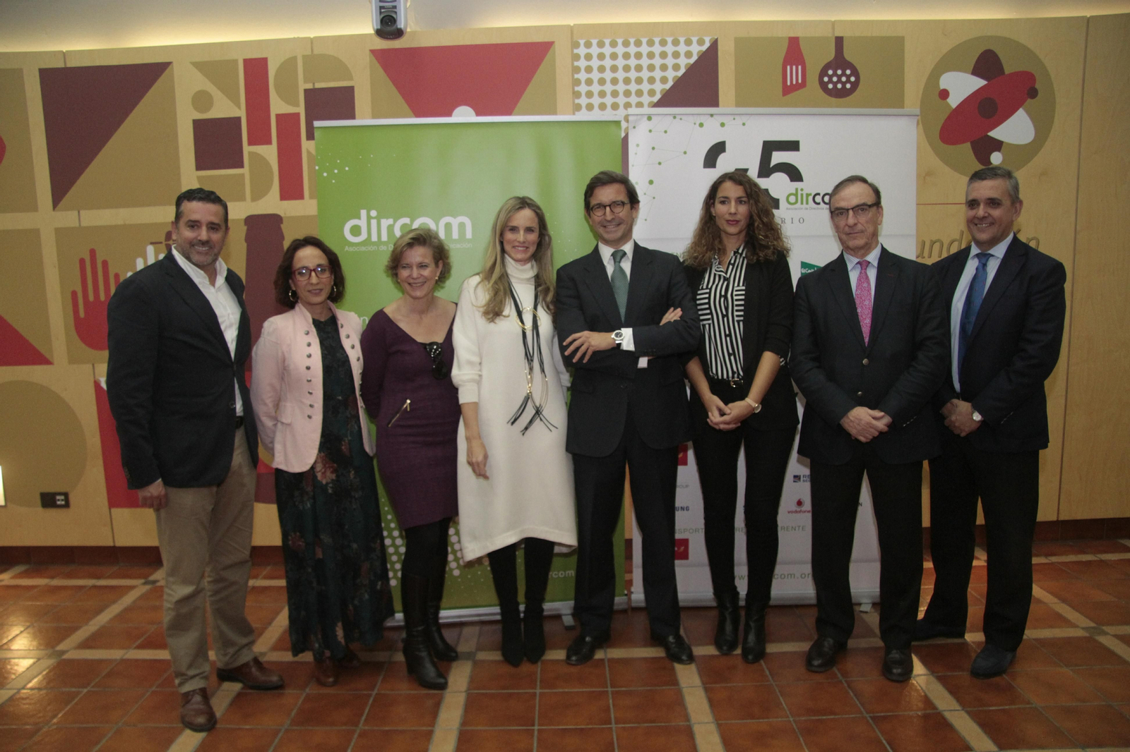 En la imagen, la junta directiva: Álvaro Alés (Barbadillo), Isabel Alba (secretaria), Mar García Gordillo (Universidad de Sevilla), Vanessa Moreno (CTA), Jorge Paradela (Heineken), Tania Muñoz (Covirán), Juan de Dios López-Uceda (Corporación Jiménez Maña) y Gabriel Dronda (Coca-Cola European Partners).