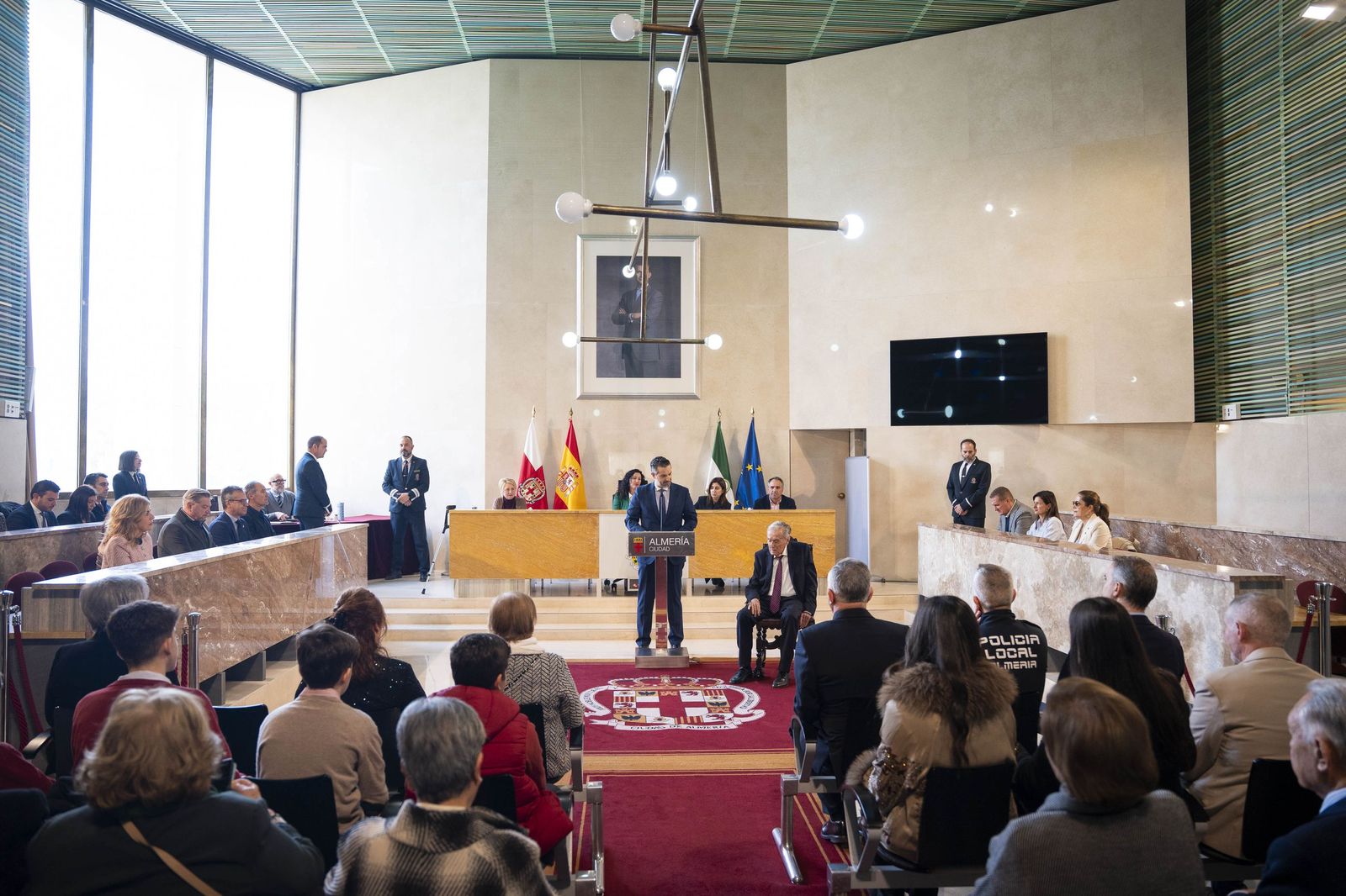 La galería del Escudo de Oro de la Ciudad de Almería a Juan Rigaud