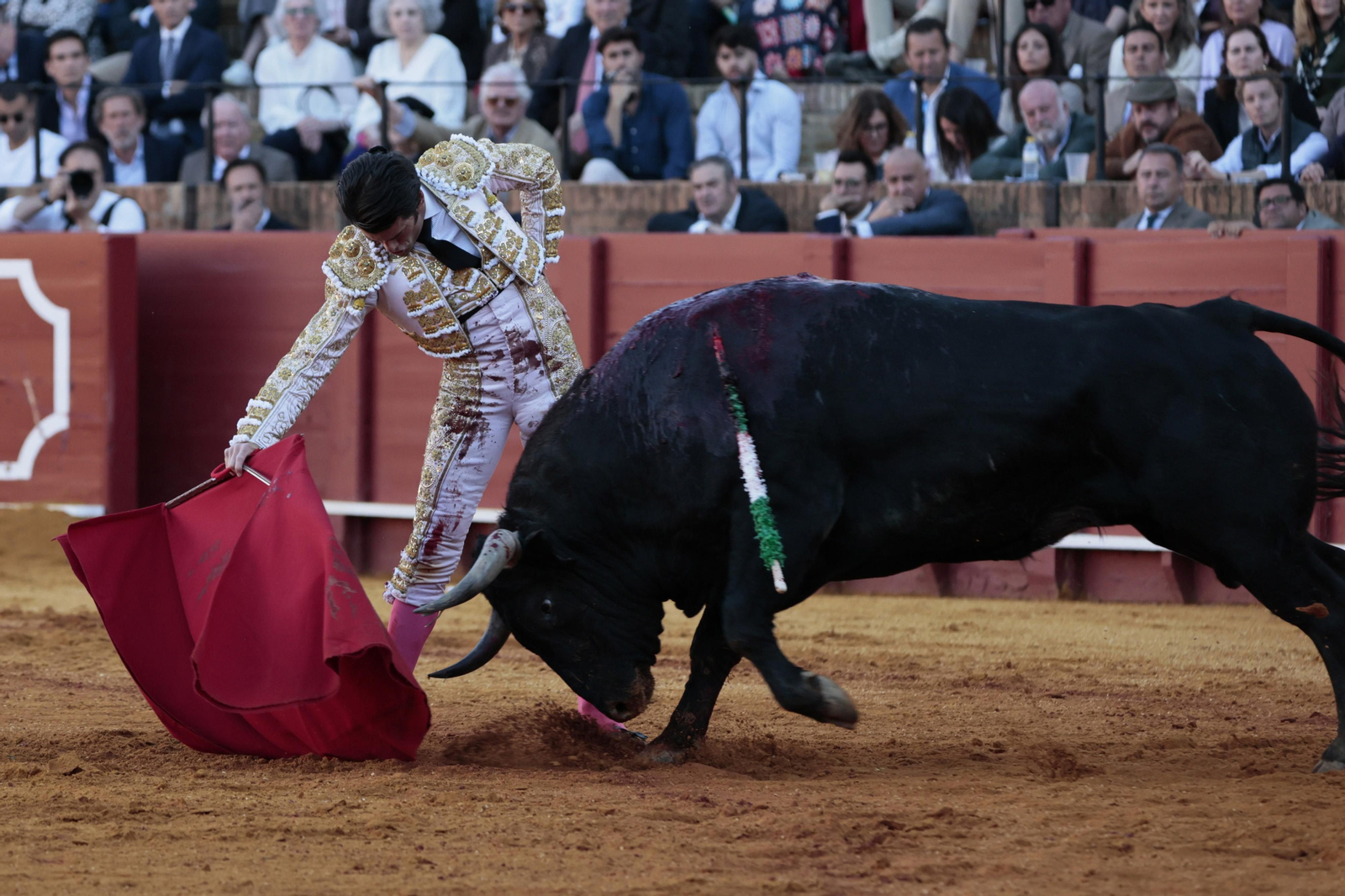 Las imágenes de la tercera del abono de los toros en la Maestranza  de Sevilla