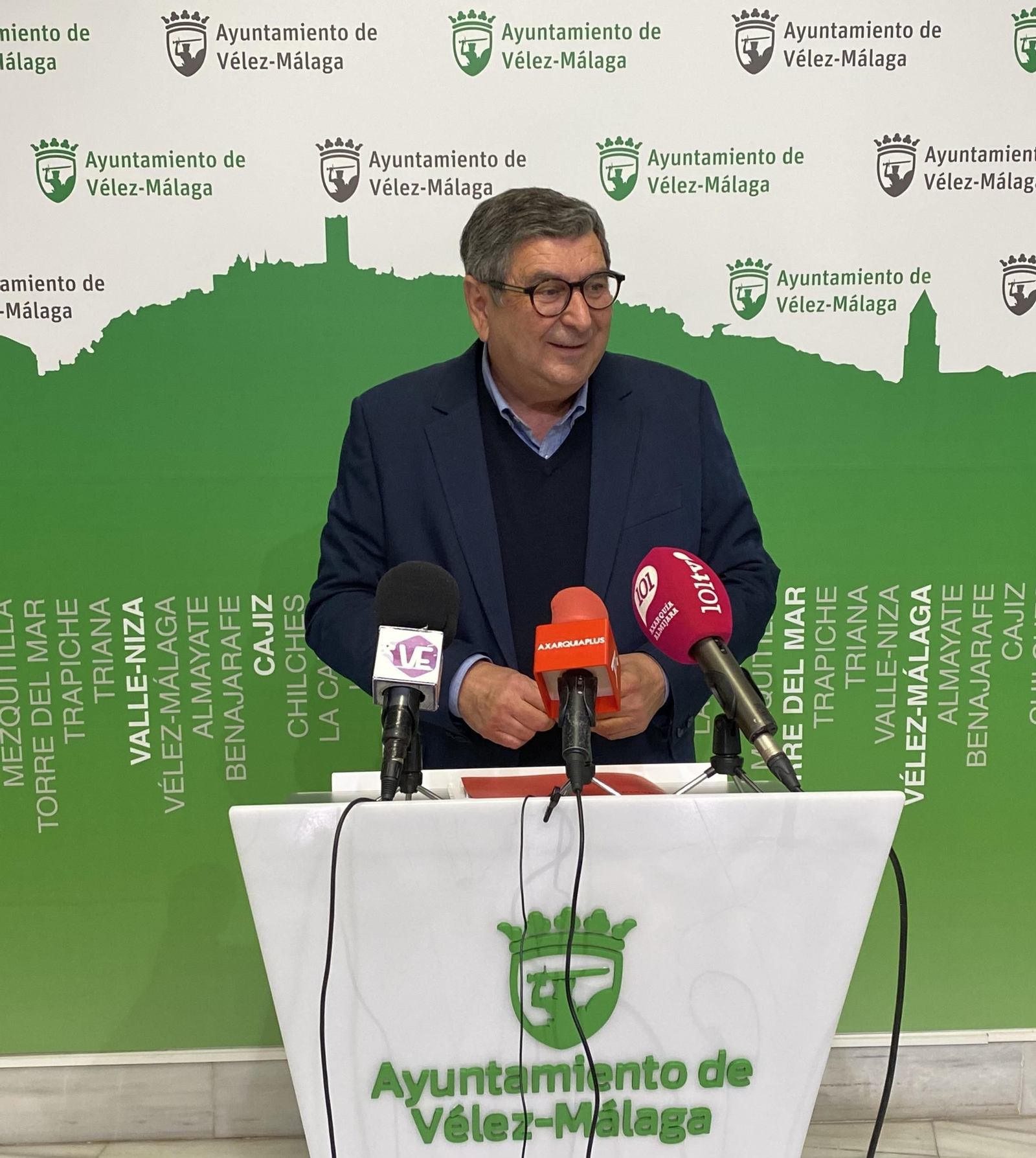 El alcalde de Vélez - Málaga, Antonio Moreno Ferrer, informando sobre las ayudas solicitadas