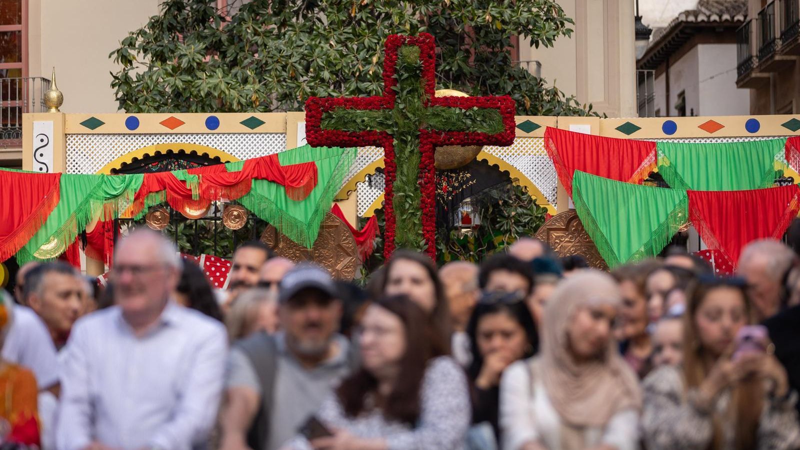 Encuéntrate en la mejores fotos del Día de la Cruz de Granada