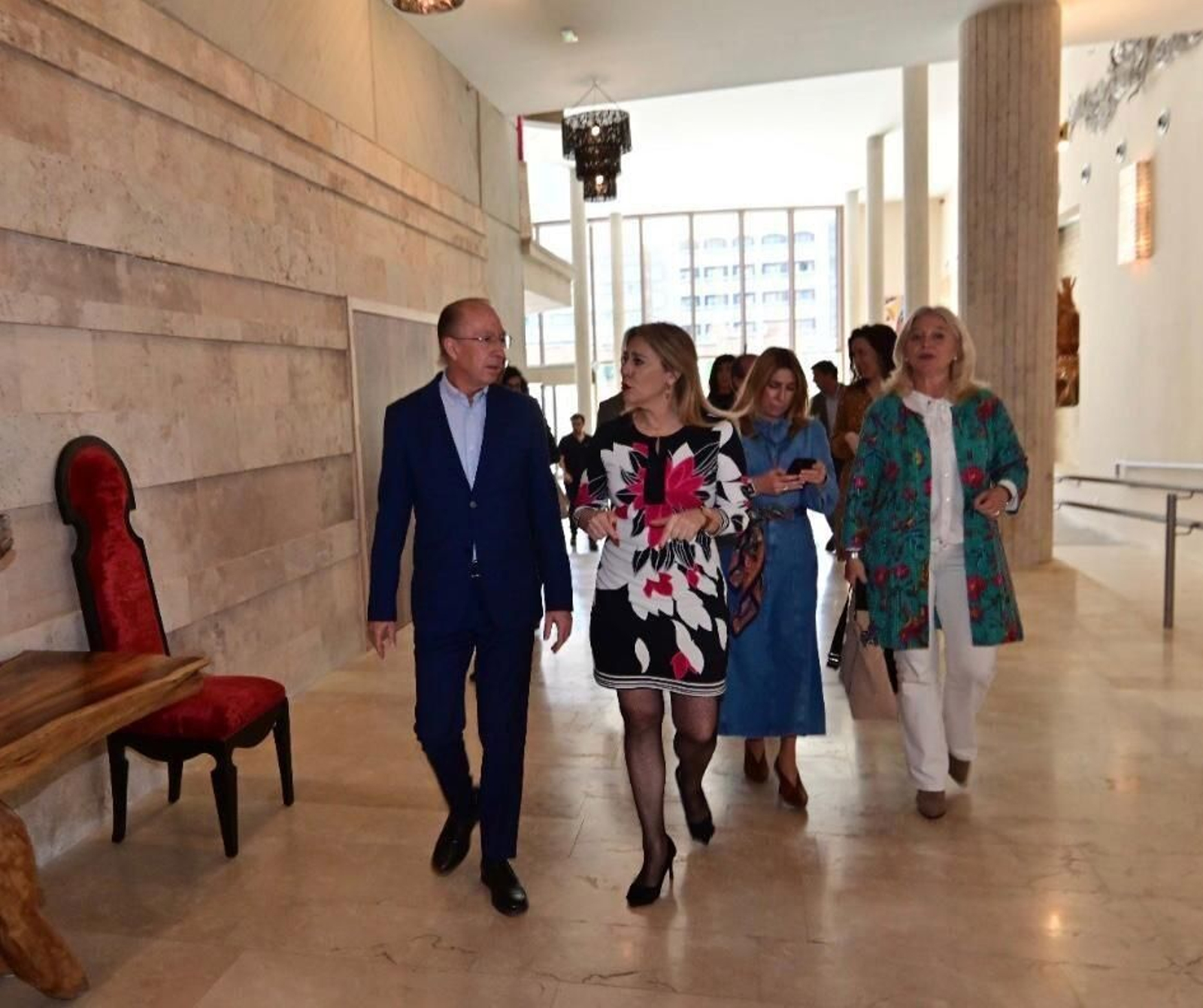 Visita de Carolina España al Hotel Bahía.