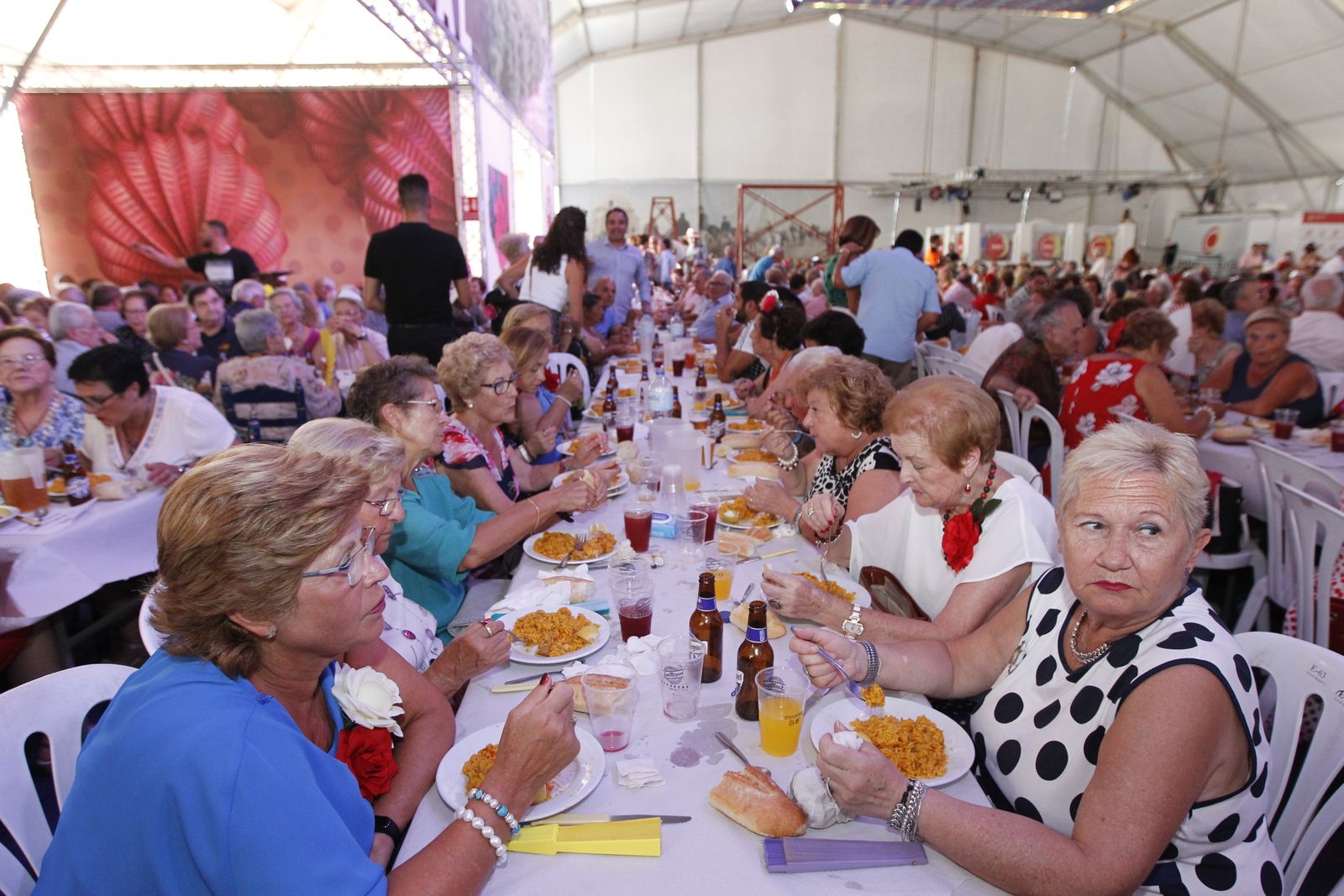 Fotogalería comida homenaje a los mayores. Feria de Almería 2019