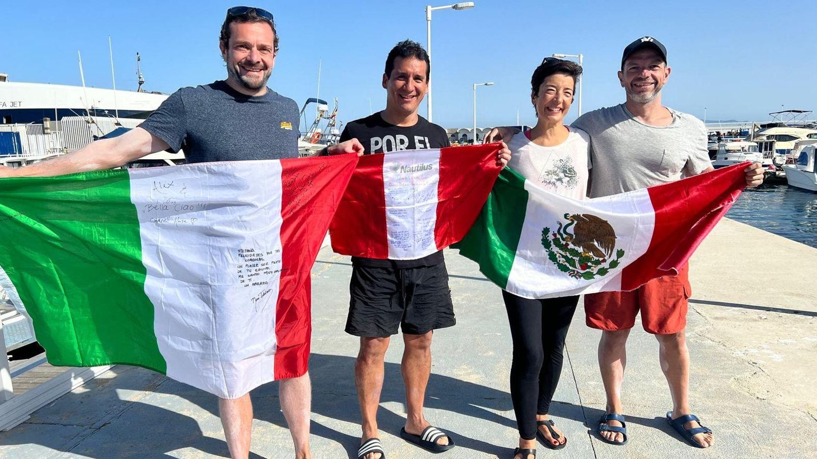 El grupo, antes de partir desde Tarifa