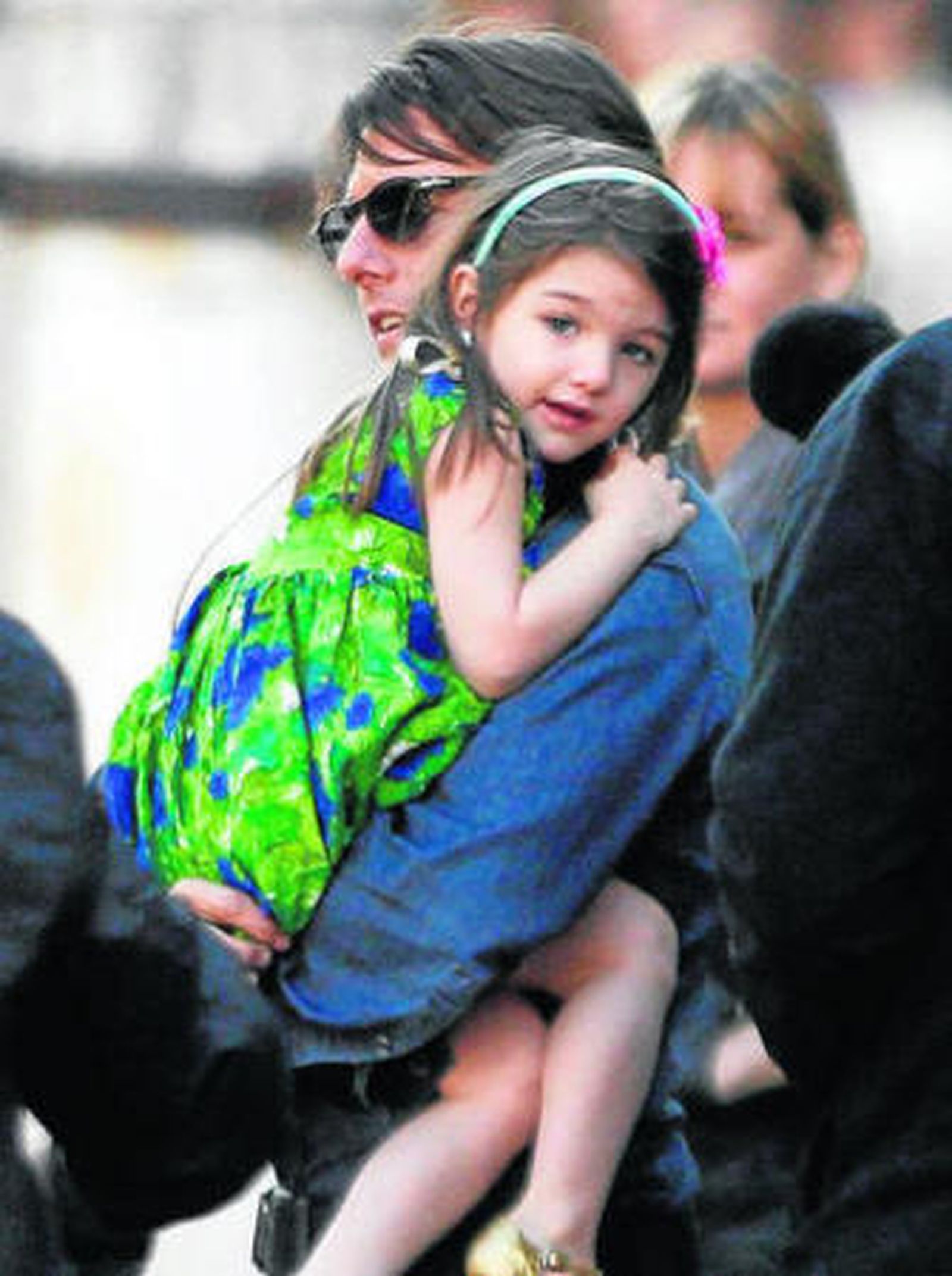 La hija de Tom Cruise, Suri, acapara la atención de su papá durante el rodaje