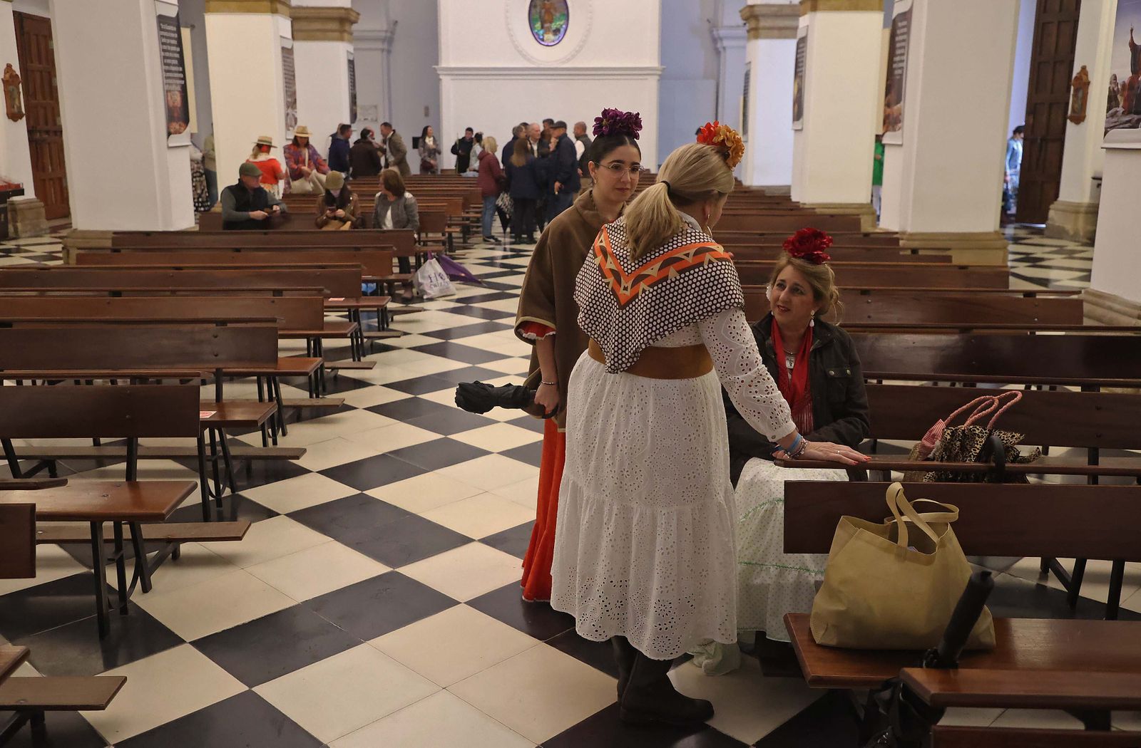 Búscate en las fotos del sábado en la romería de Los Barrios
