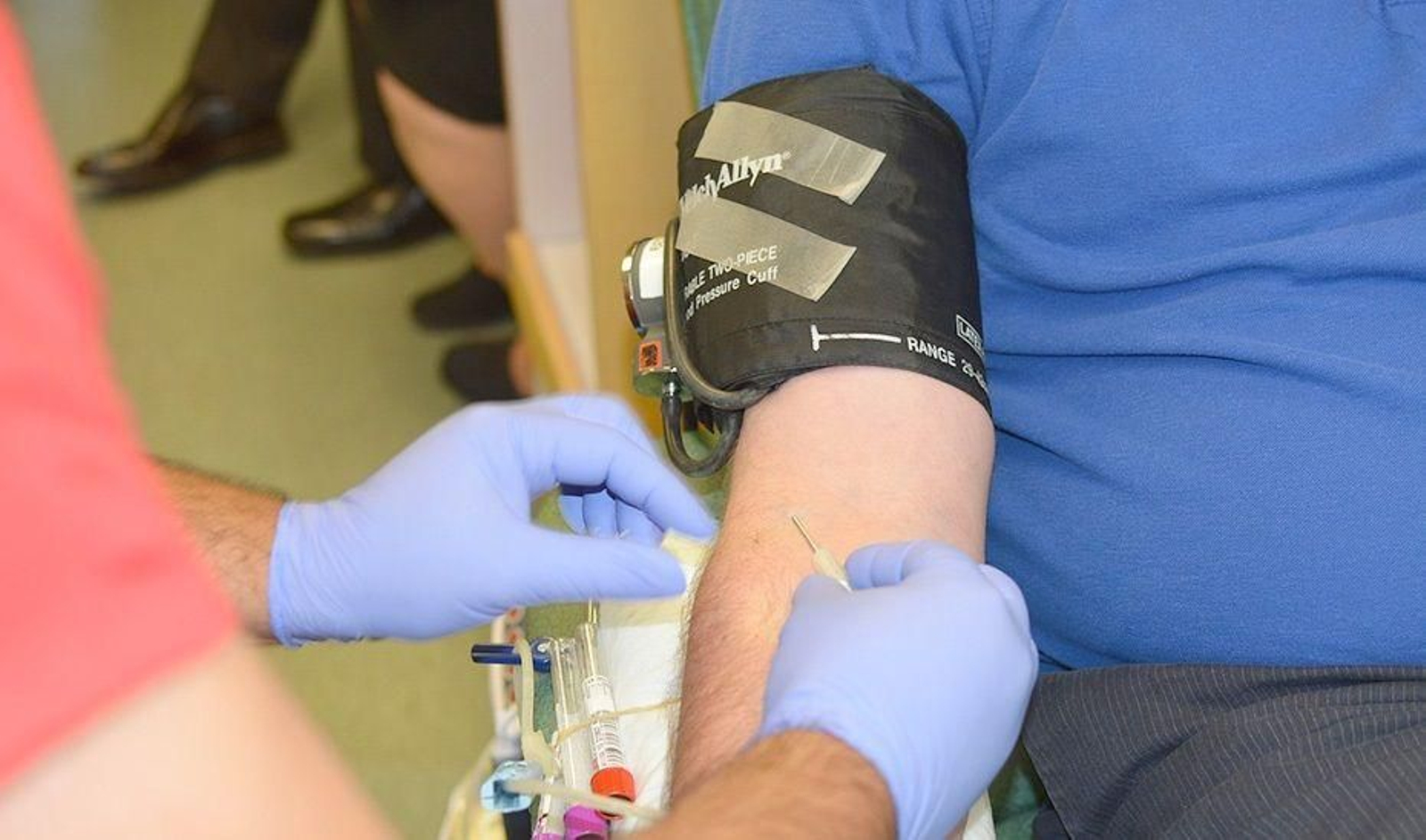 El momento de una donacón de sangre en una de las campañas.
