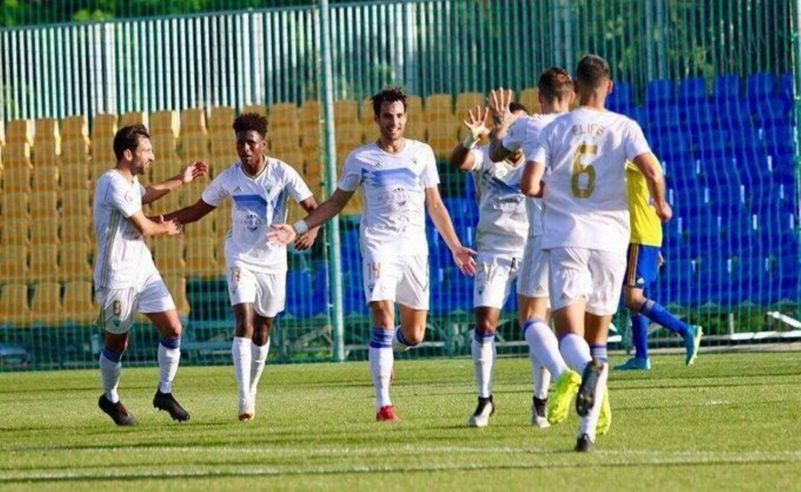 Los jugadores del Marbella celebran un gol en esta temporada.