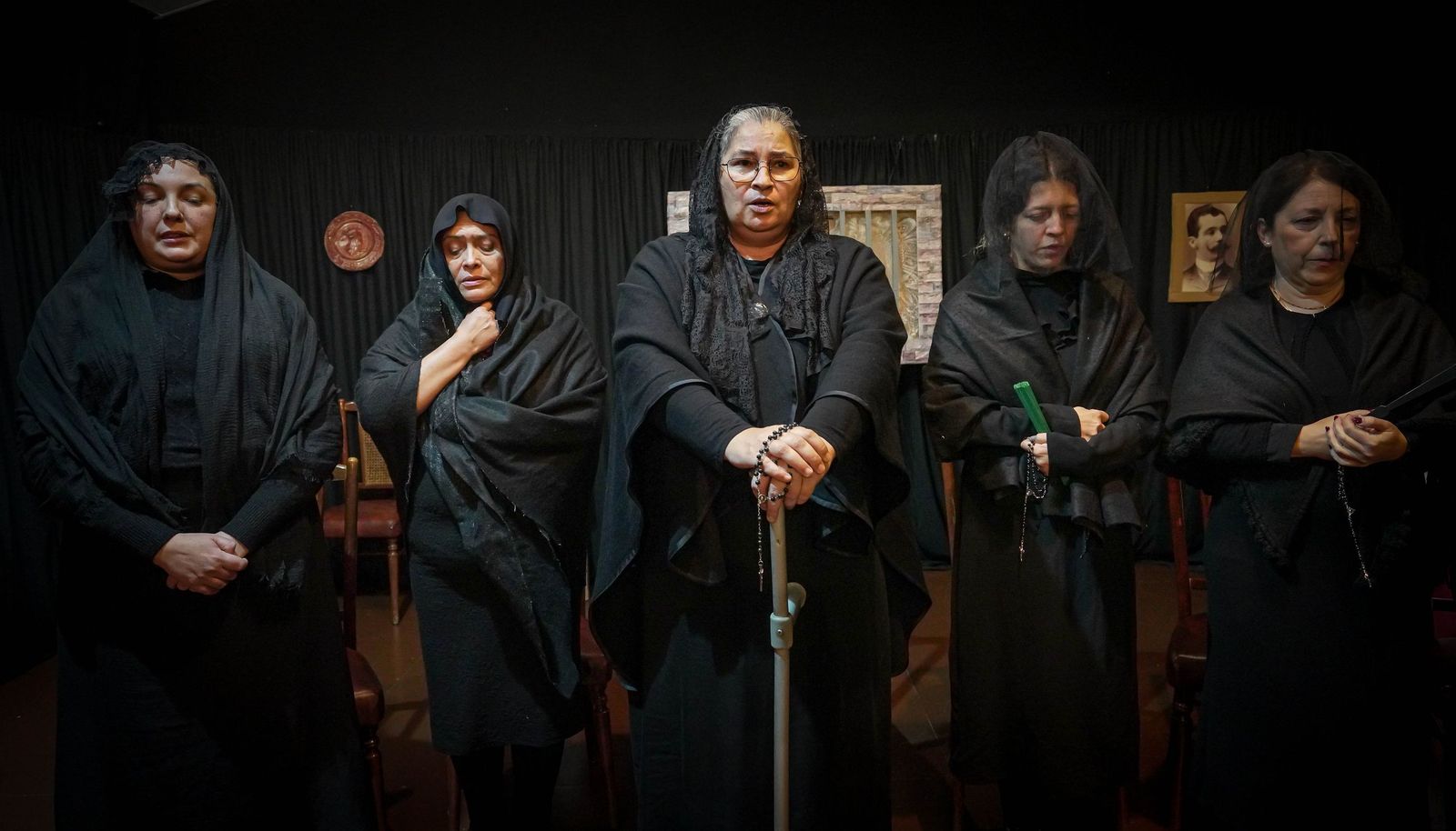 Imágenes del ensayo del grupo de teatro Yerbagüena de Santiago