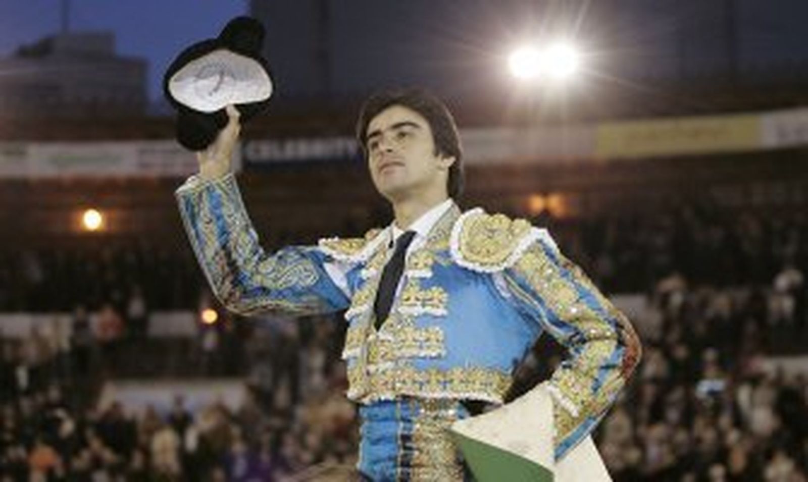 Perera arrasa en Castellón, cortando cuatro orejas y un rabo