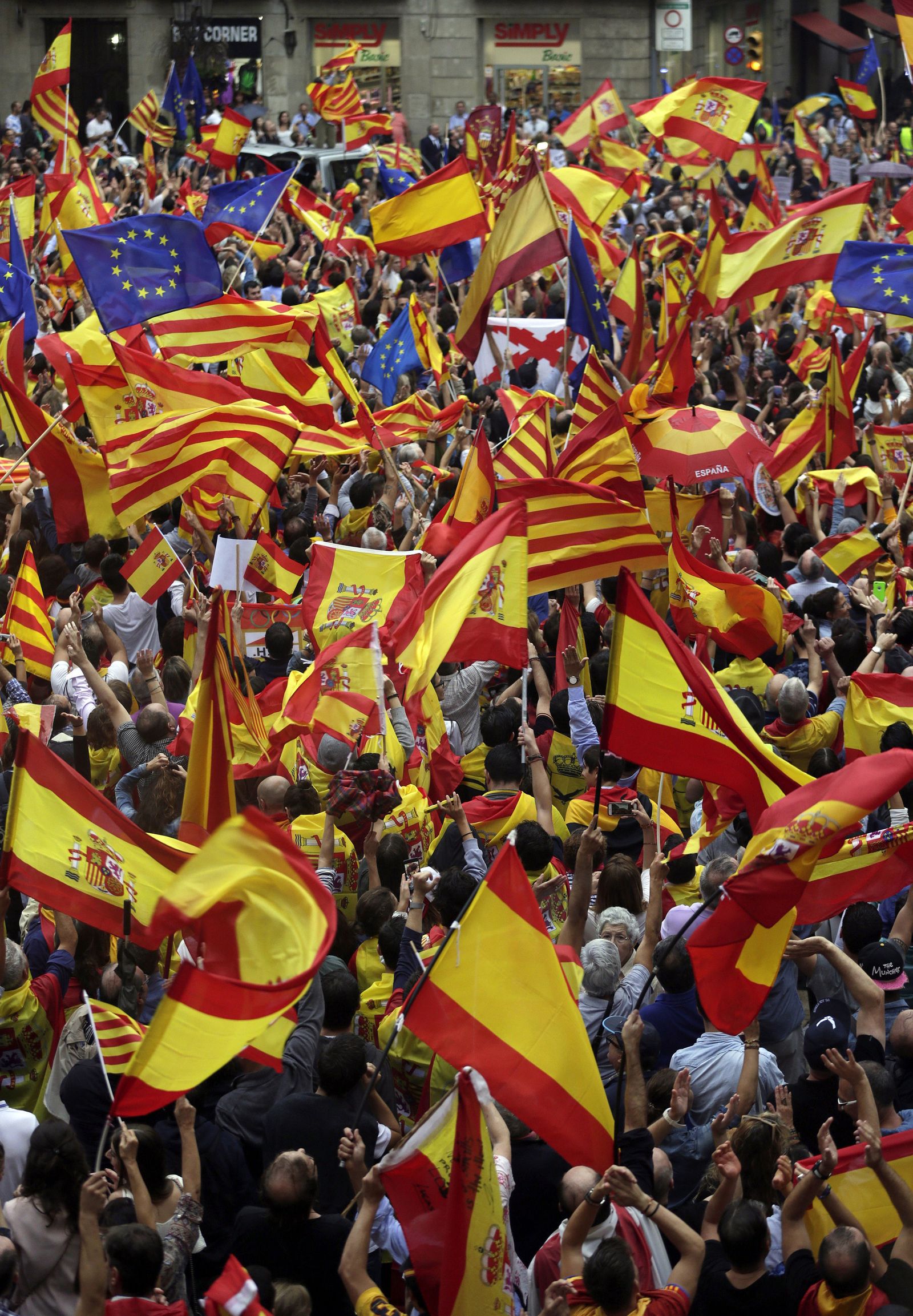 La marcha por la "unidad de España" en Barcelona, en imágenes