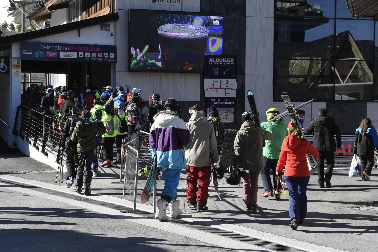Fotos del último día de esquí en Sierra Nevada
