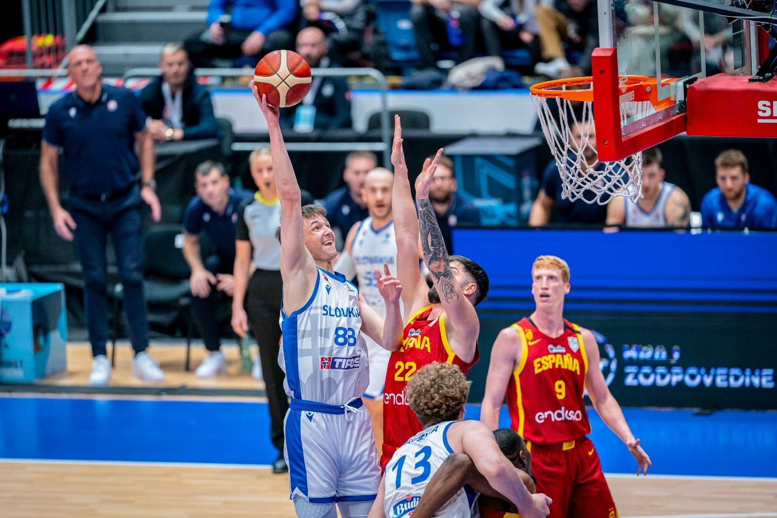 Milagro de España en la locura de Eslovaquia con buena participación de los cajistas