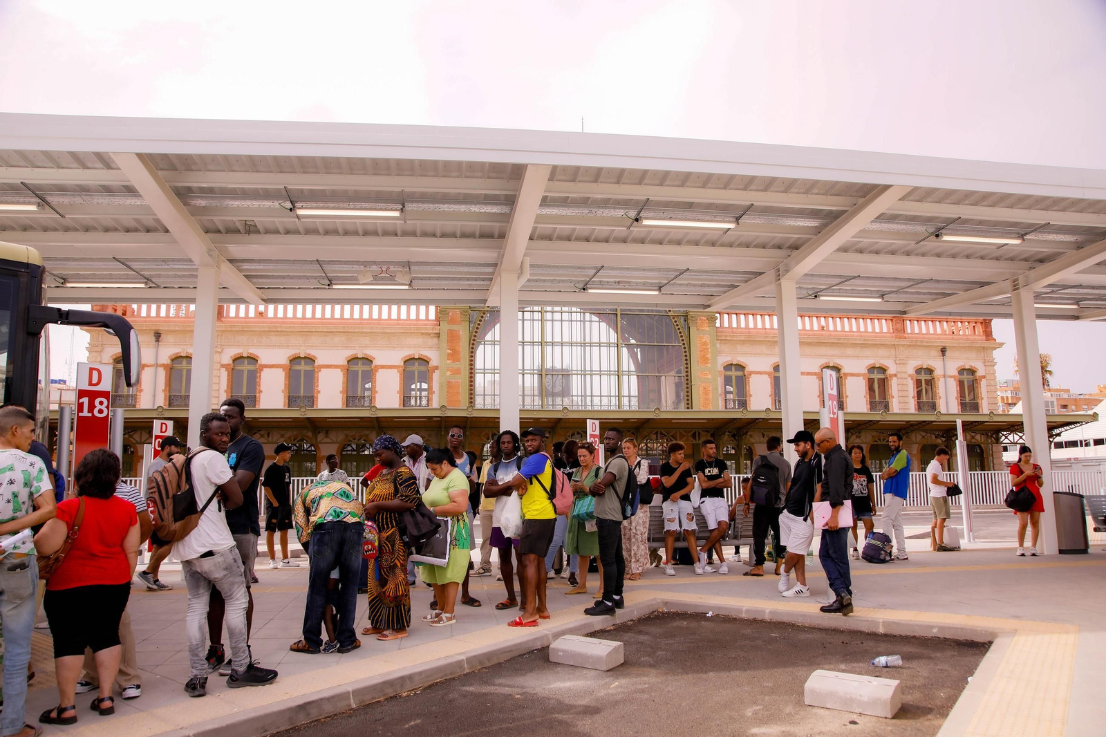 Imágenes del primer día de funcionamiento en la estación de bus en Almería