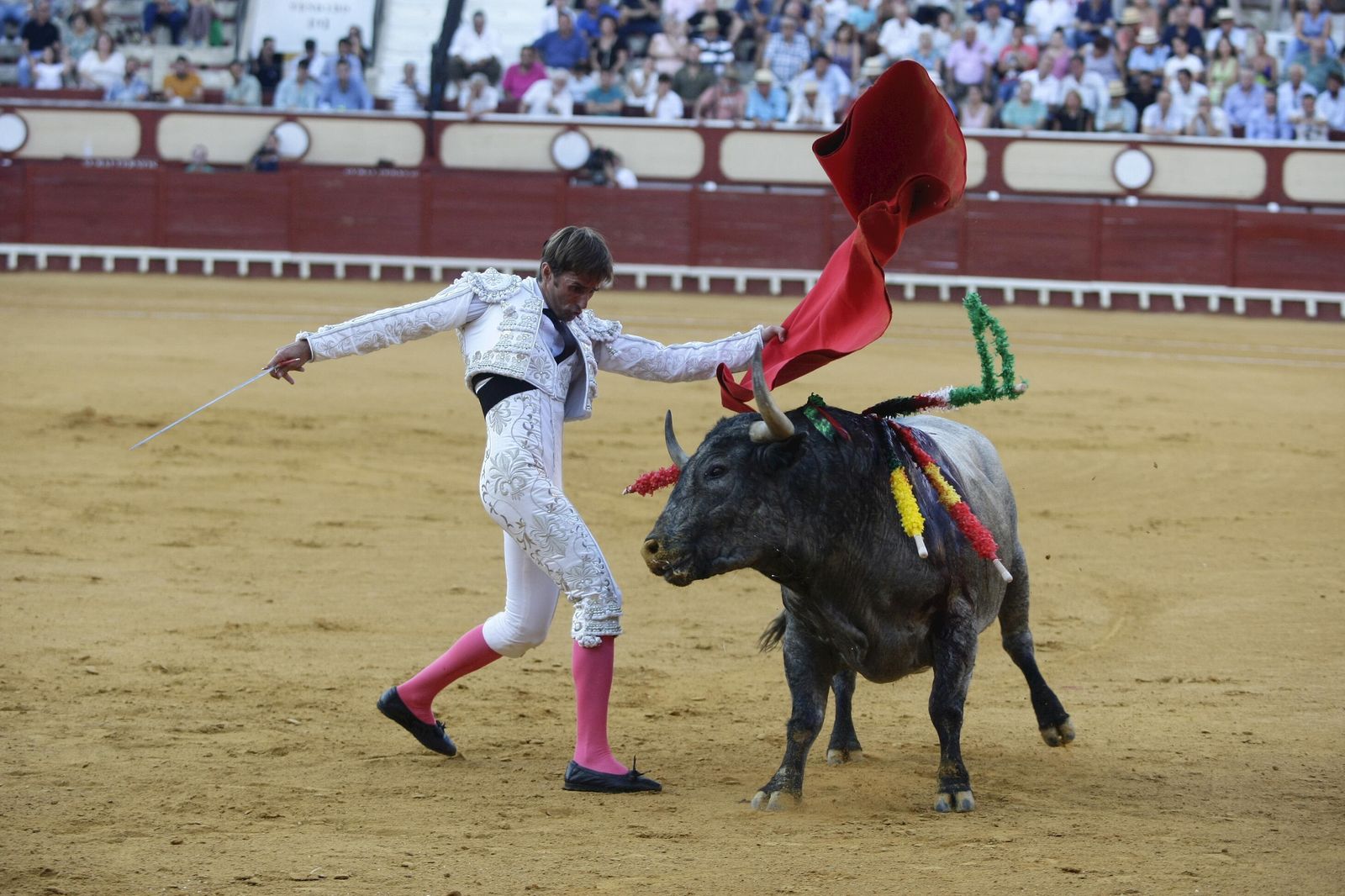 Las imágenes de la corrida de toros en El Puerto con Escribano, Morilla y Pinar
