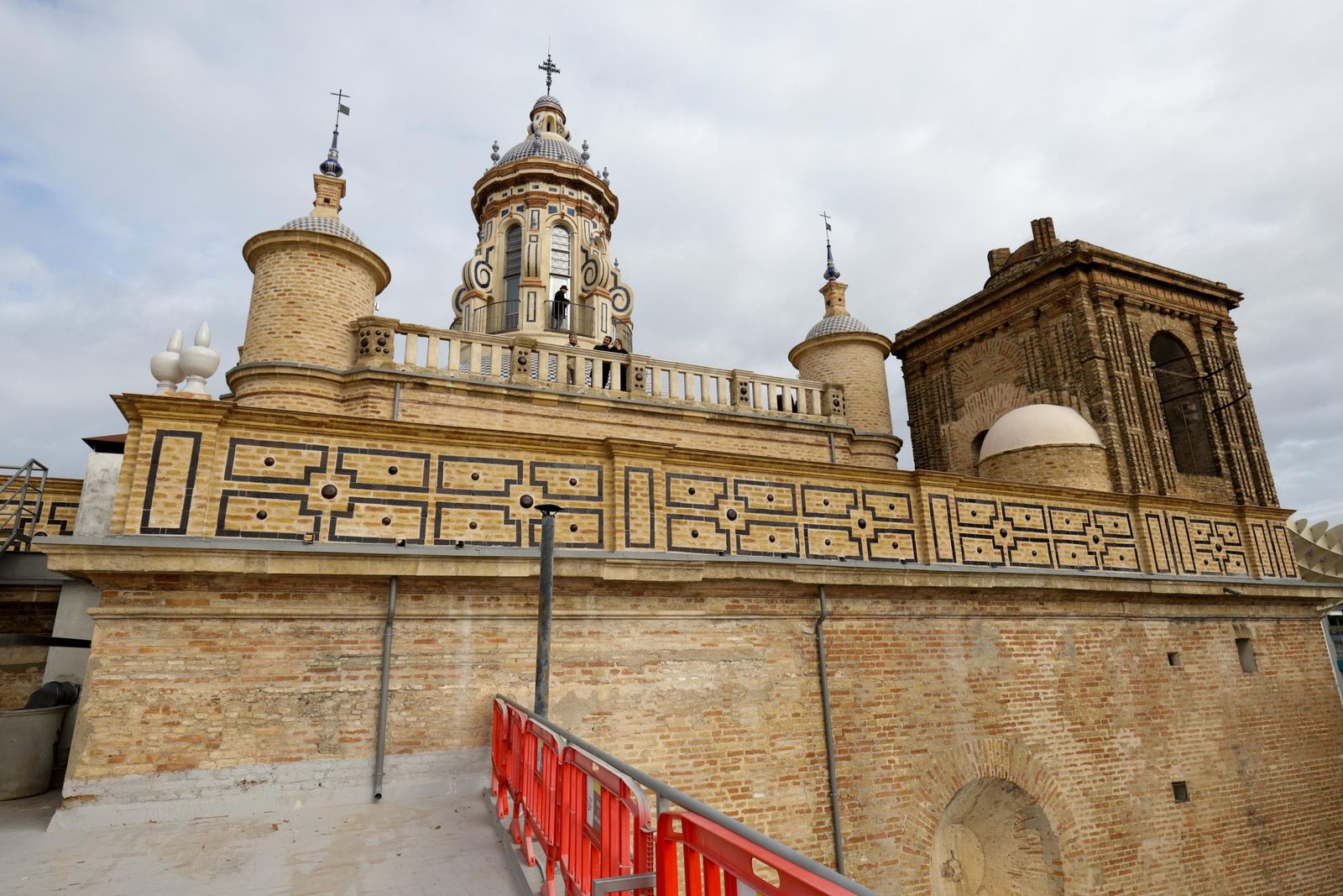 Las imágenes de la visita a las cubiertas de la Iglesia de la Anunciación