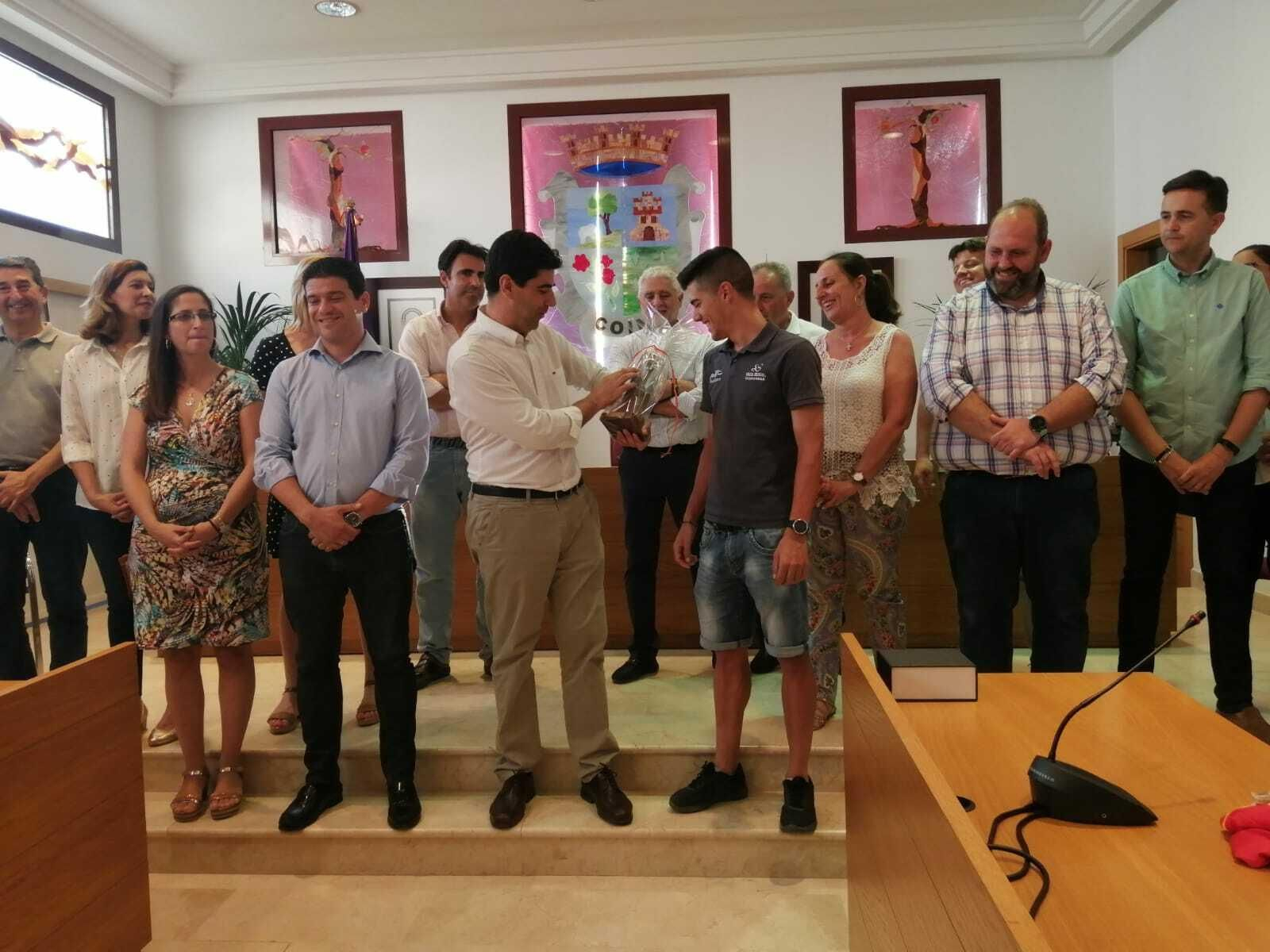 Recepción en Coín a Carmelo Urbano tras su título nacional sub 23