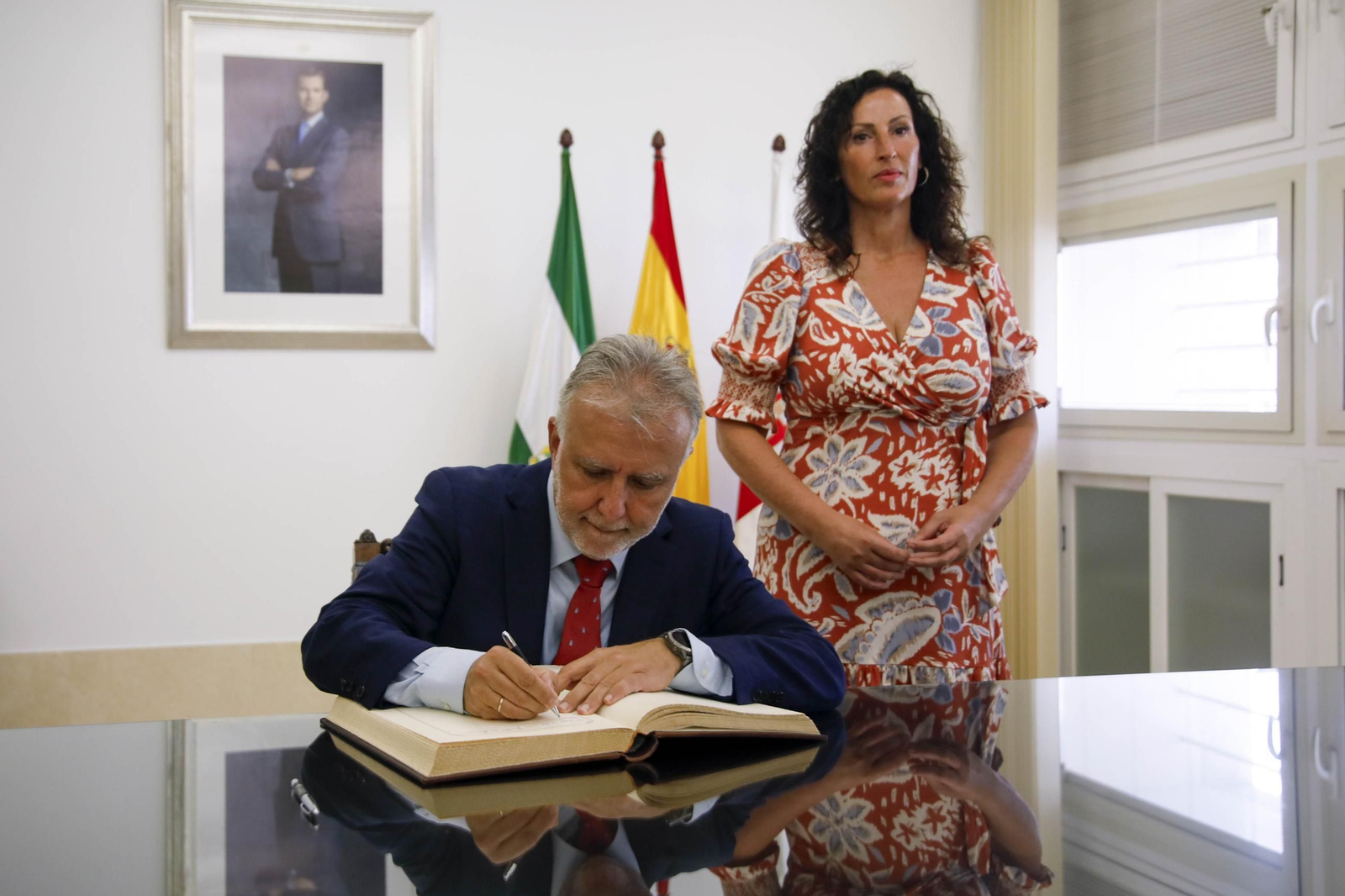 Placa de memoria histórica en el monumento de los coloraos, en imágenes