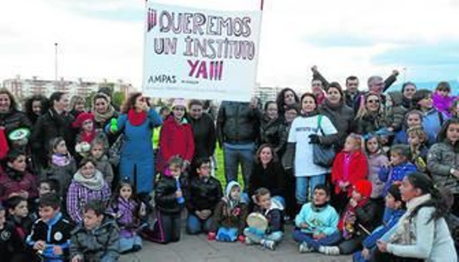 Protesta en Teatinos el pasado mes de diciembre para pedir la construcción de un instituto. Protesta en Teatinos el pasado mes de diciembre para pedir la construcción de un instituto.