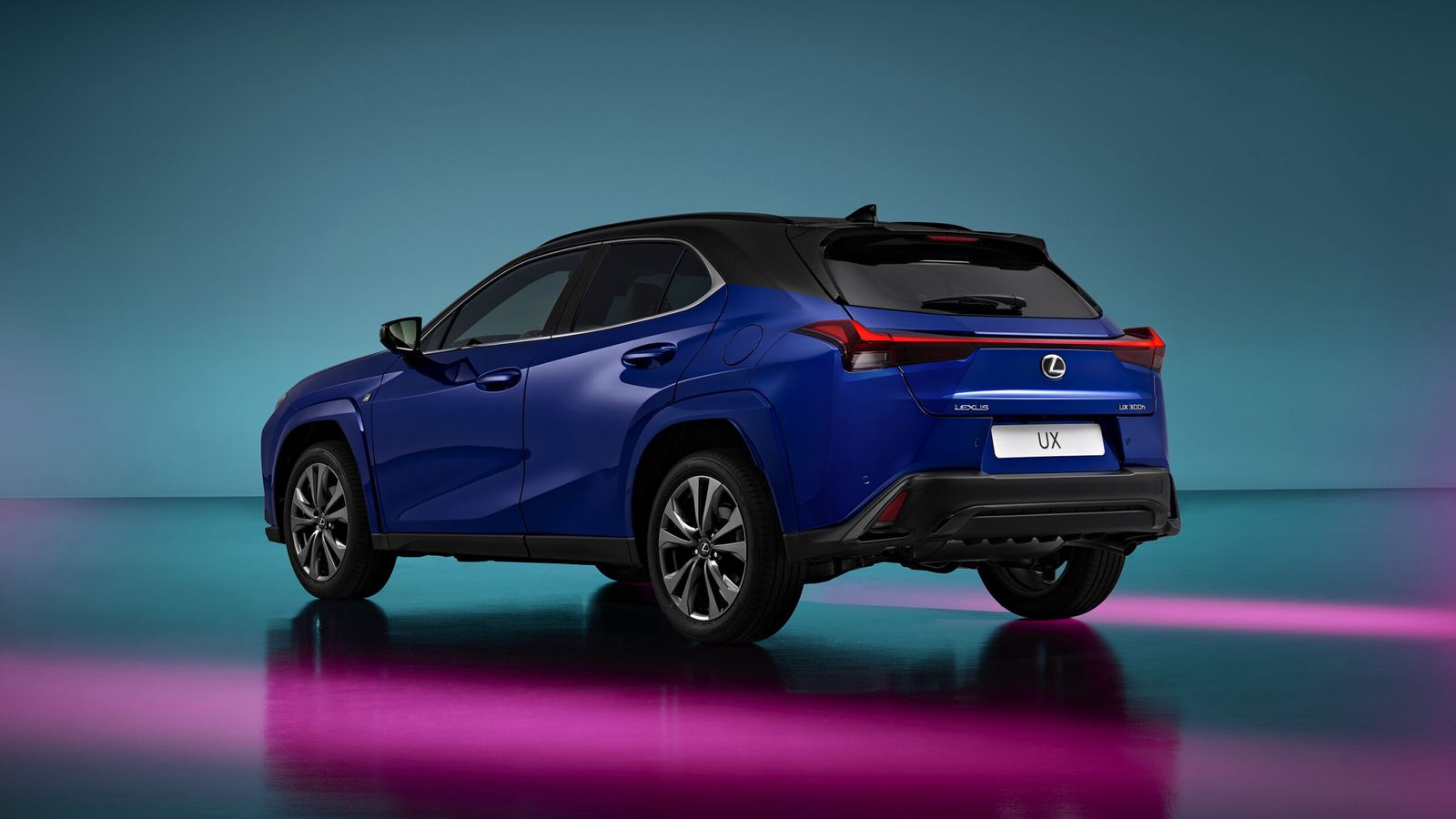 Con esta nueva versión del sistema de propulsión híbrido del grupo, en este UX mejoran las prestaciones y bajan los consumos; por tanto, se optimiza el rendimiento.