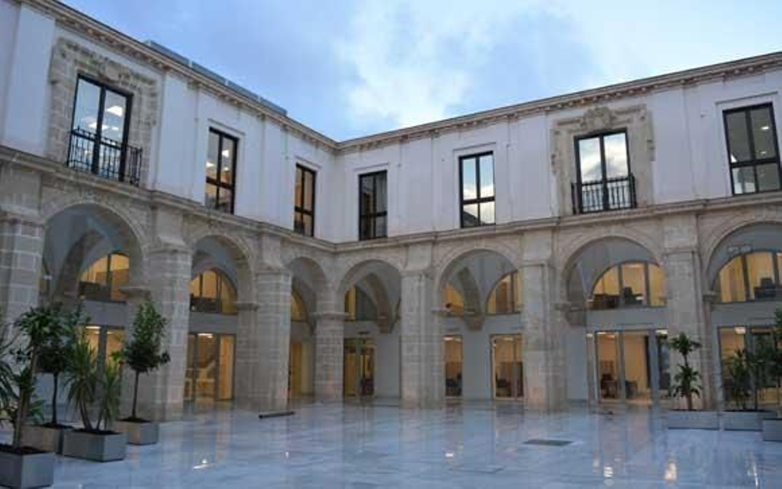 Contratados los servicios de luz y agua en el centro de San Agustín