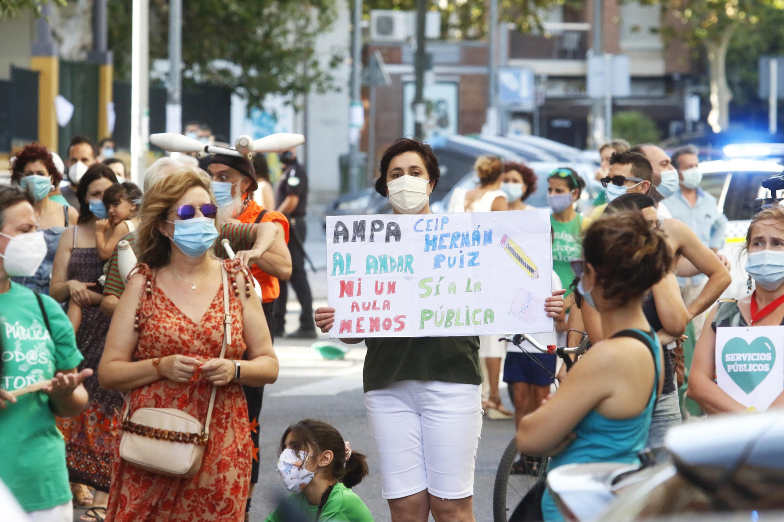 Las imágenes de la concentración contra el cierre de unidades en Córdoba