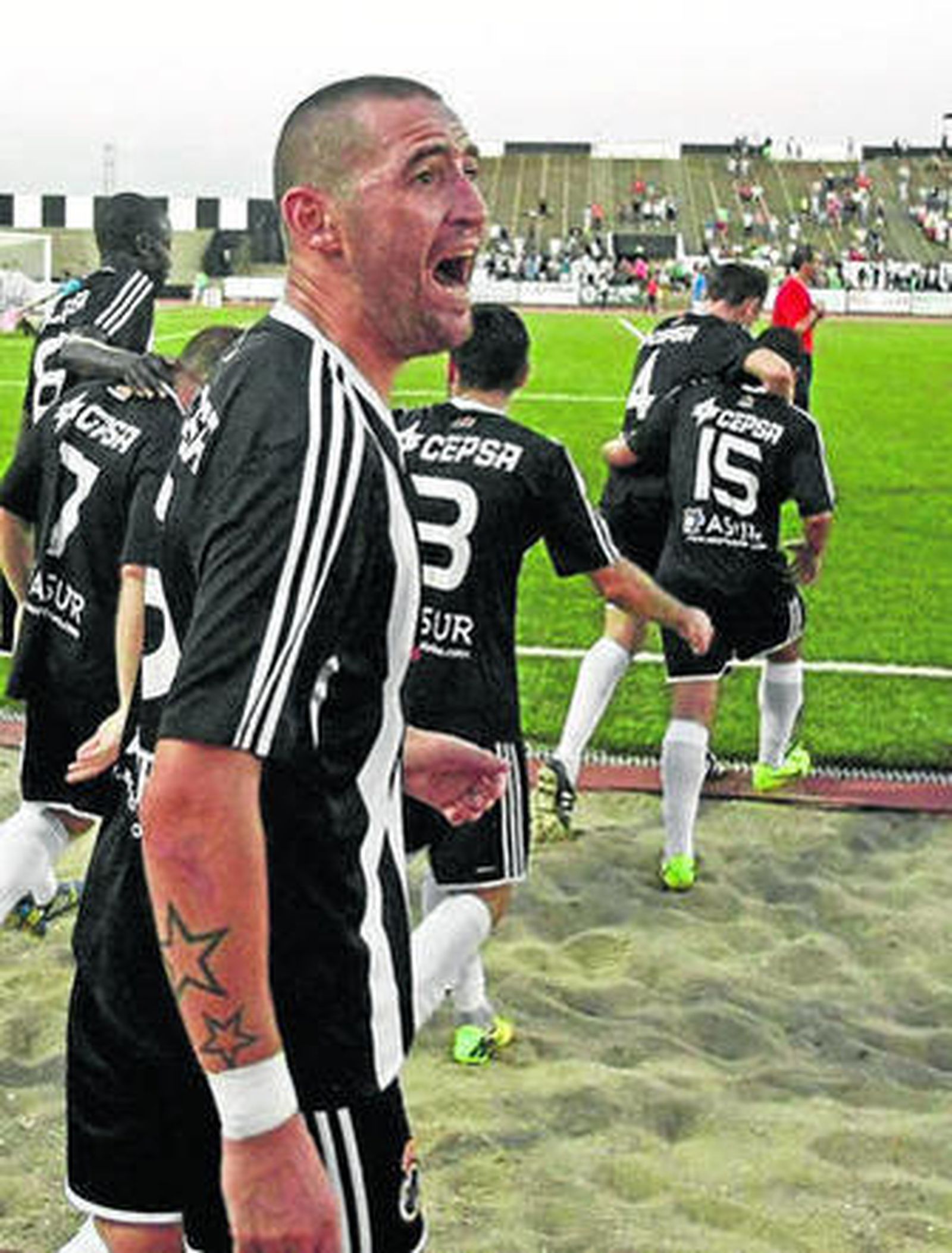 Copi y otros jugadores de la Balona justo antes de saltar al campo.
