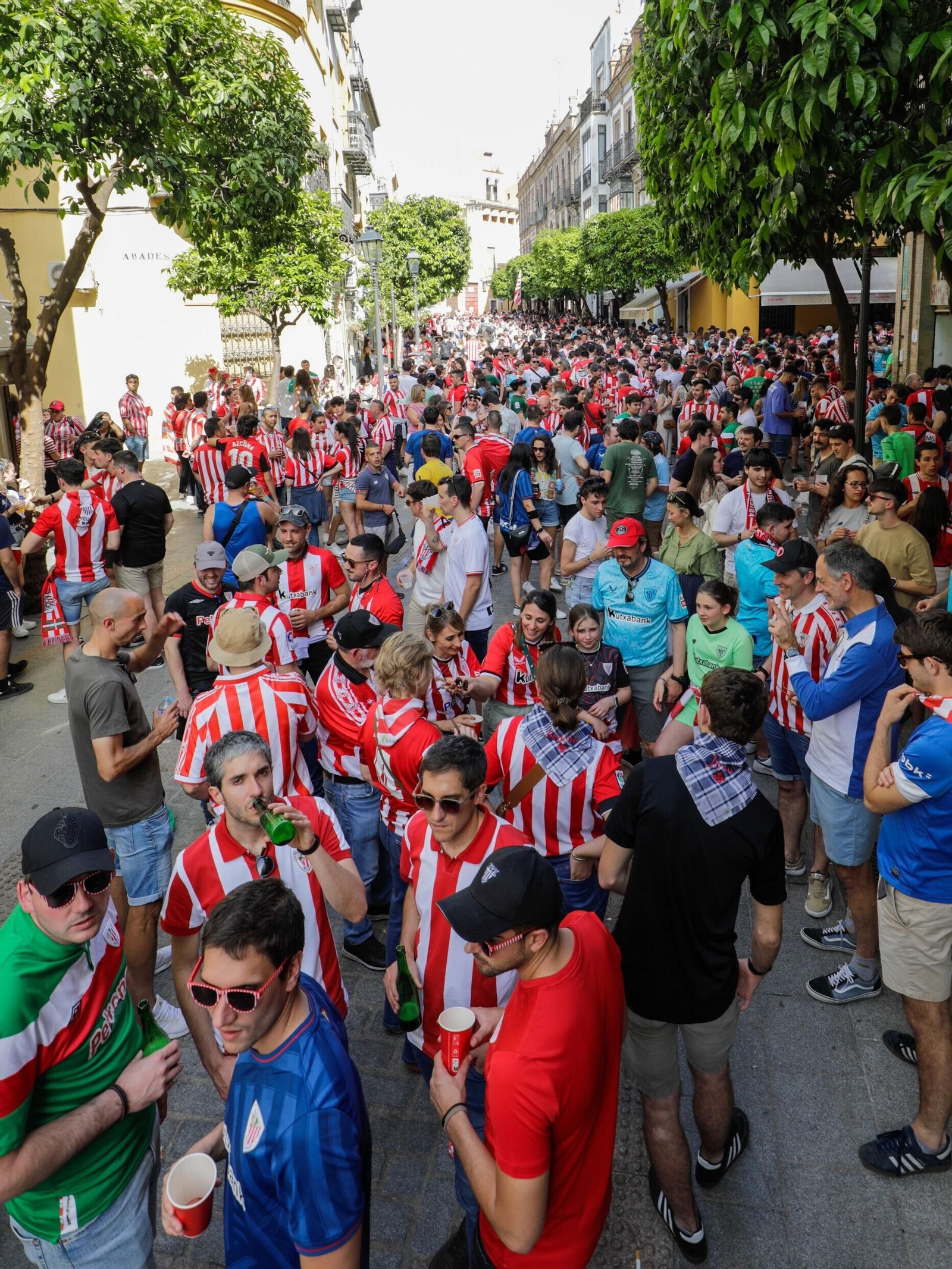 Las fotos de hinchas del Athletic y del Mallorca por Sevilla