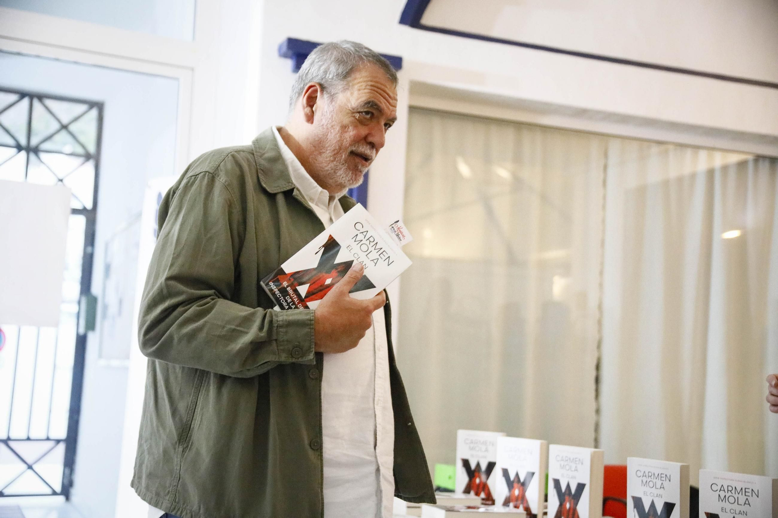 Las imágenes de la presentación del libro "El Clan" de Carmen Mola en Mojácar