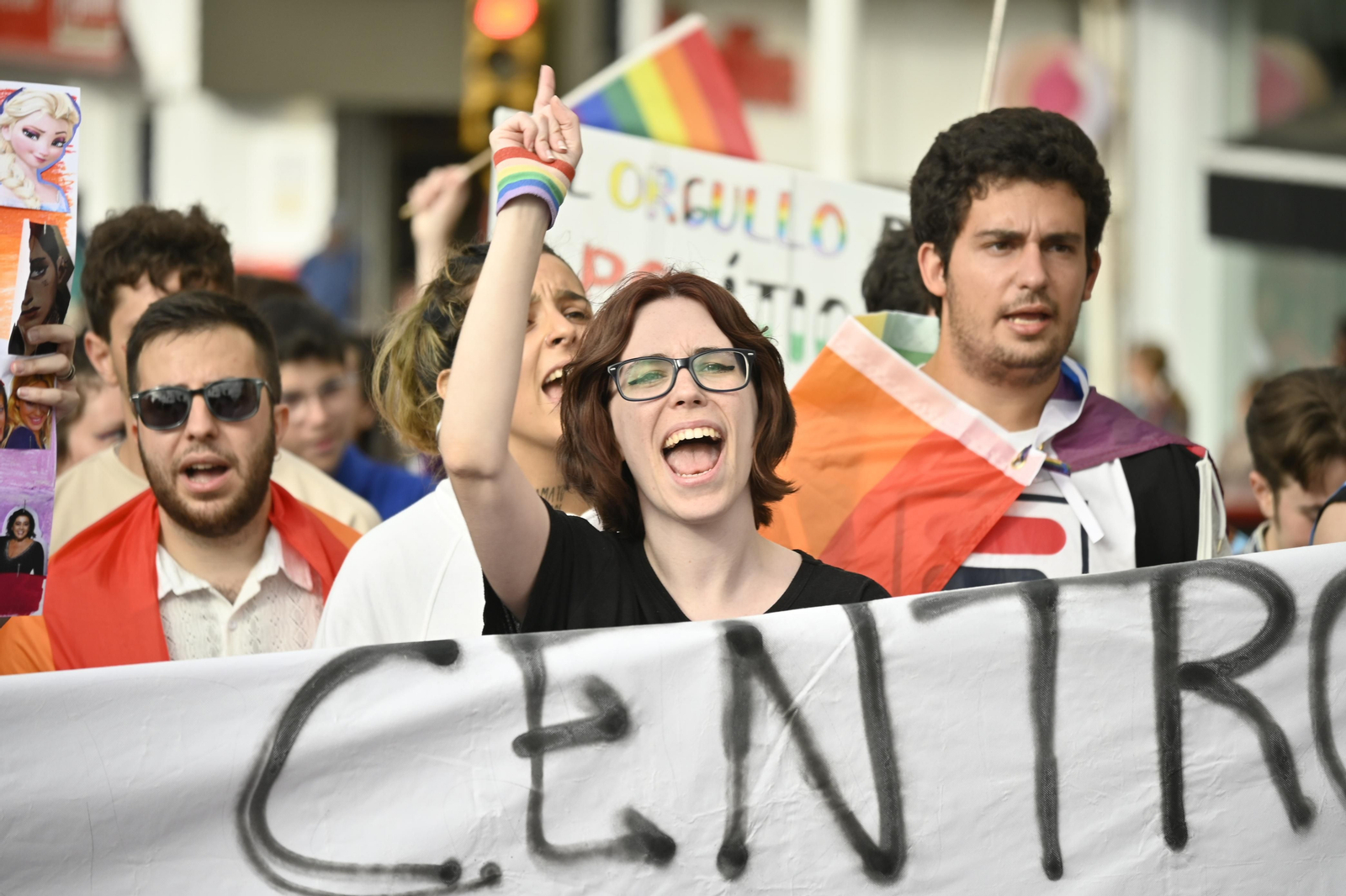 Las mejores imágenes de la manifestacióndel del Orgullo LGTBI en Huelva