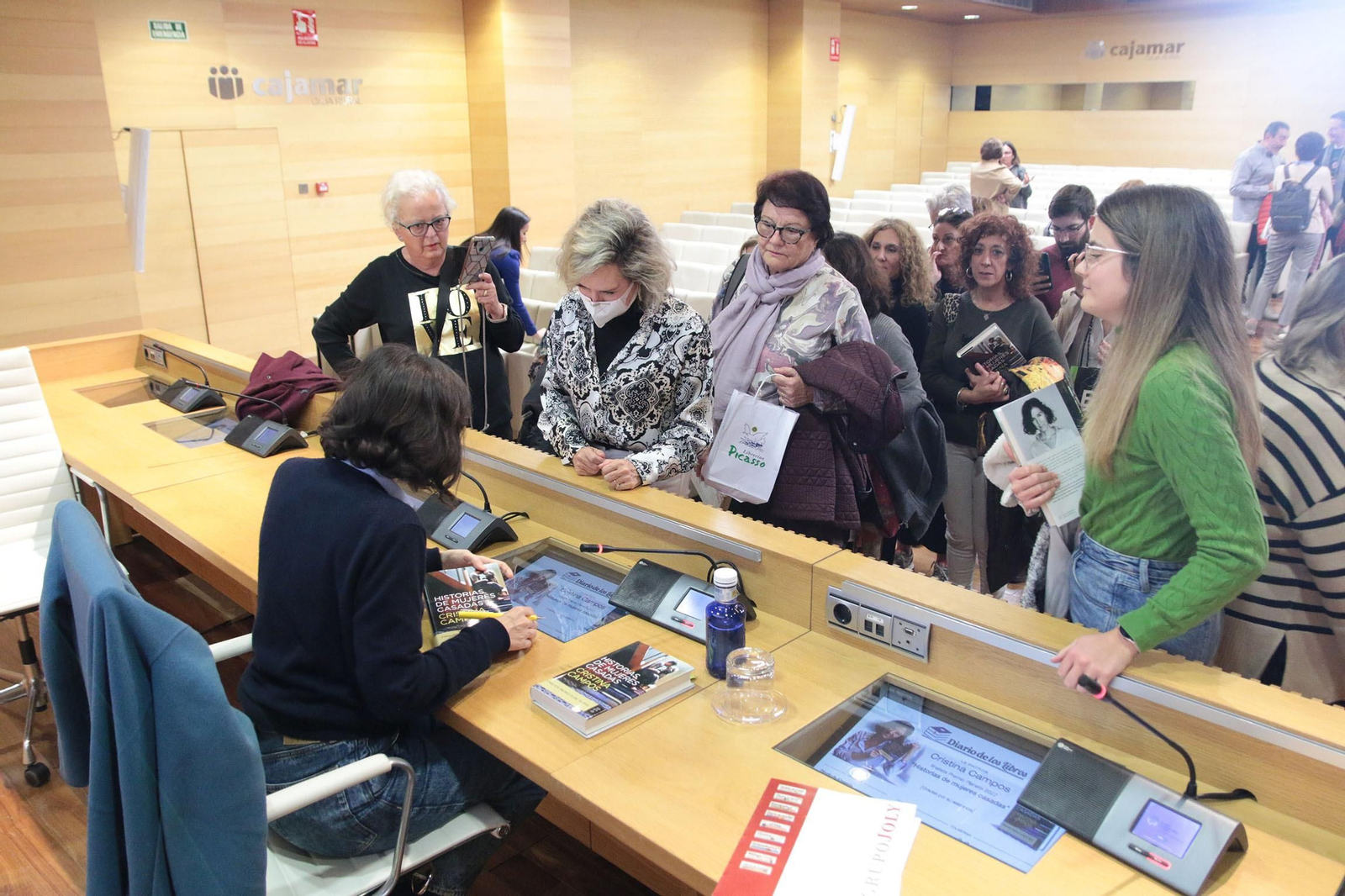 El Diario de los Libros, con Cristina Campos y su novela 'Historias de mujeres casadas'