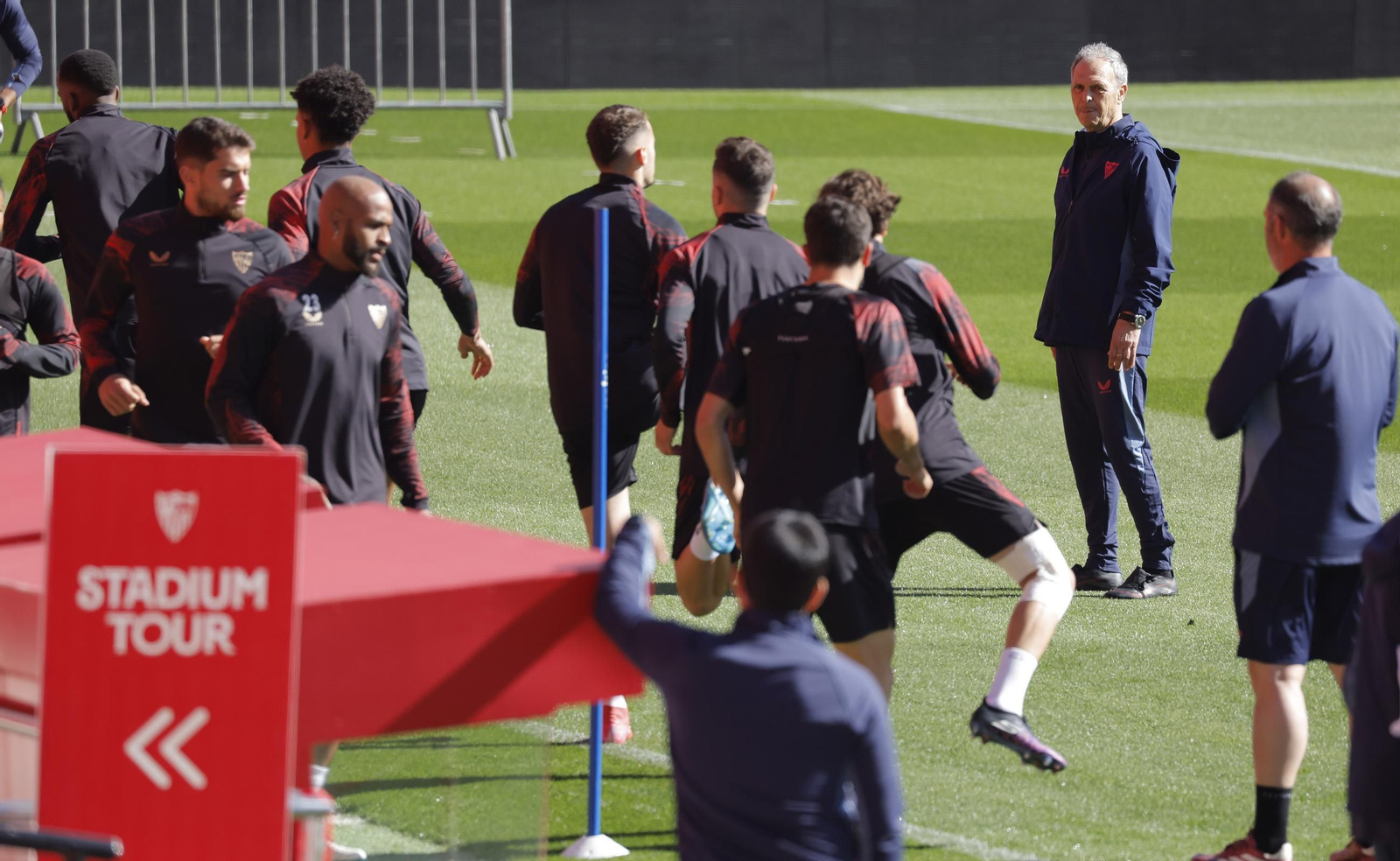 Las fotos de Caparrós en el entrenamiento en el Ramón Sánchez-Pizjuán