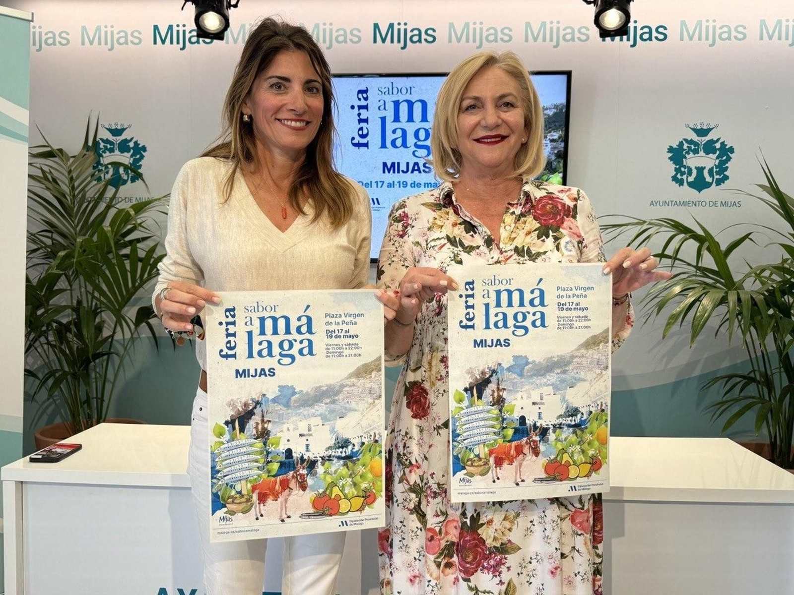 La alcaldesa, Ana Mata (I.), y la directora de Sabor a Málaga, Leonor García-Agua.