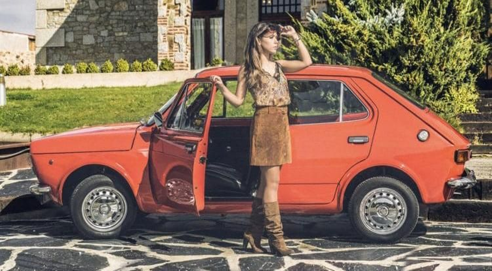 La modelo Leticia Cardoso ha recreado un reportaje de marcado sabor retro