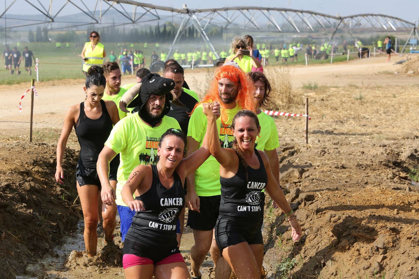 Imágenes de la carrera del barro celebrada en La Barca