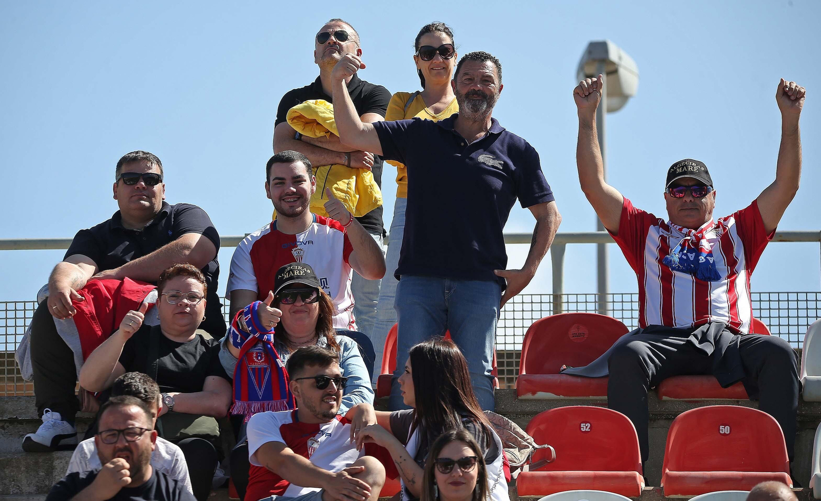 Fotos de la afición durante el Algeciras - San Fernando en el Nuevo Mirador