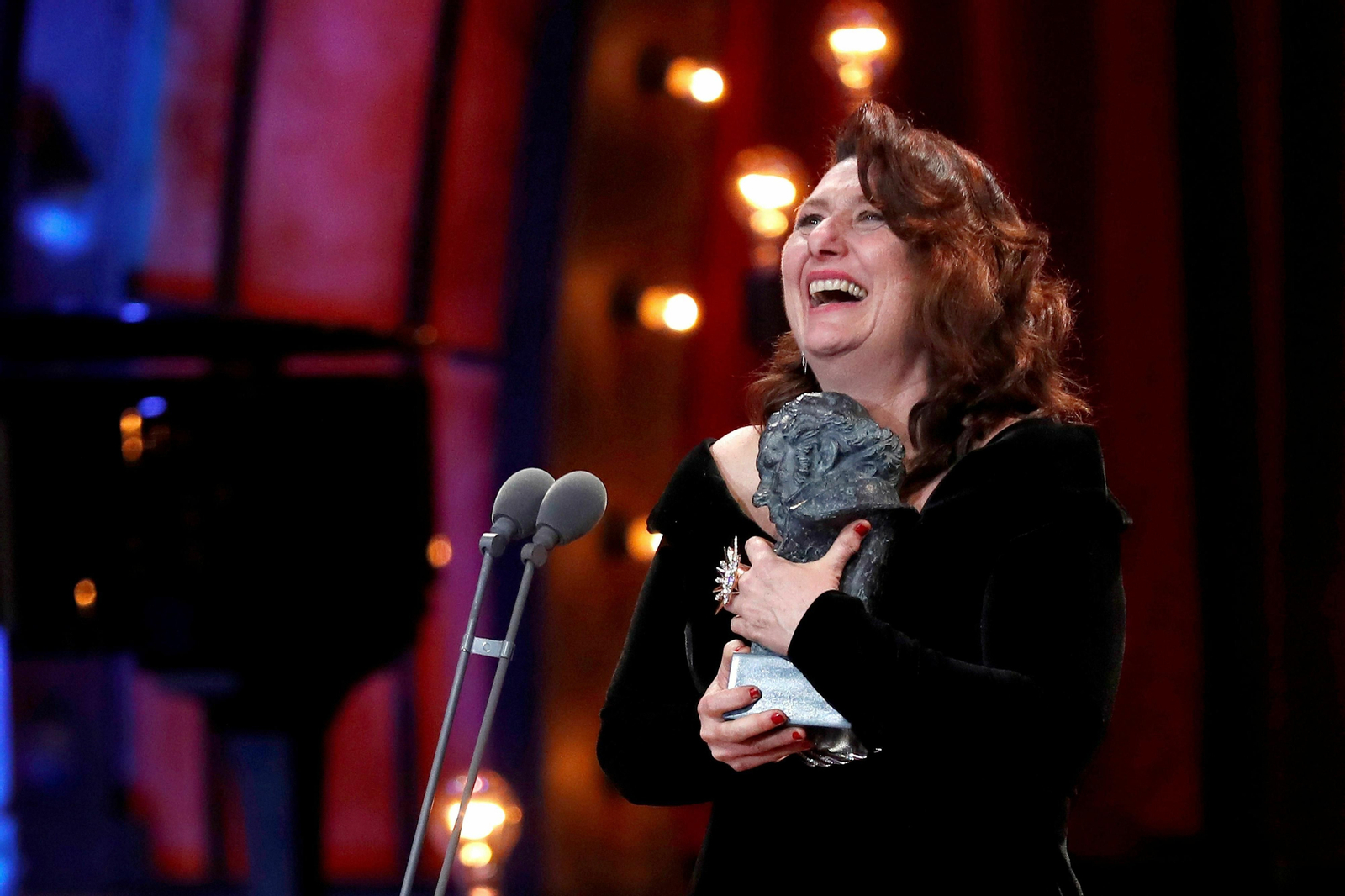 Adelfa Calvo con el Goya a mejor actriz de reparto en 2018