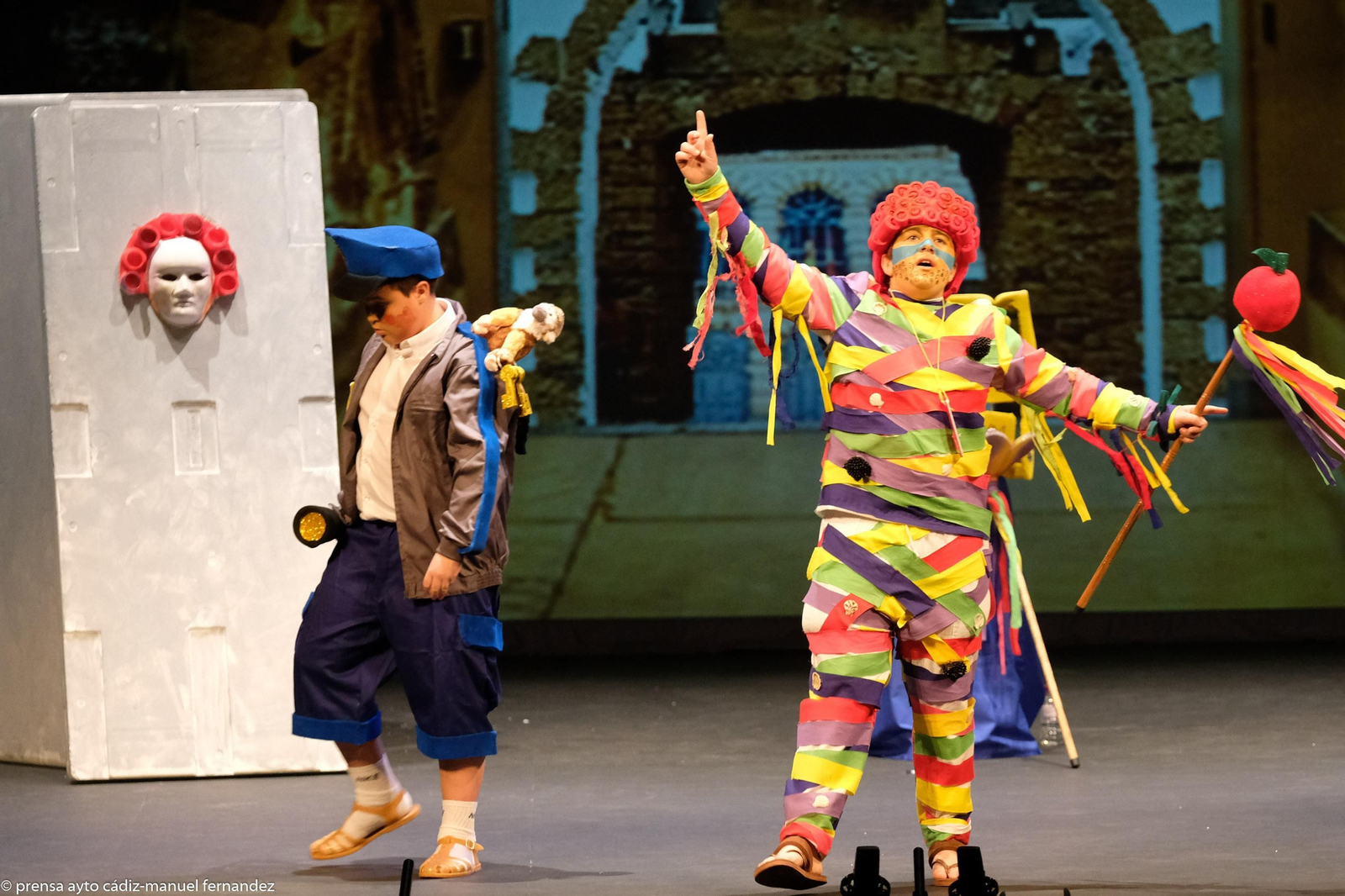 Cuando tú te acuestas yo me levanto