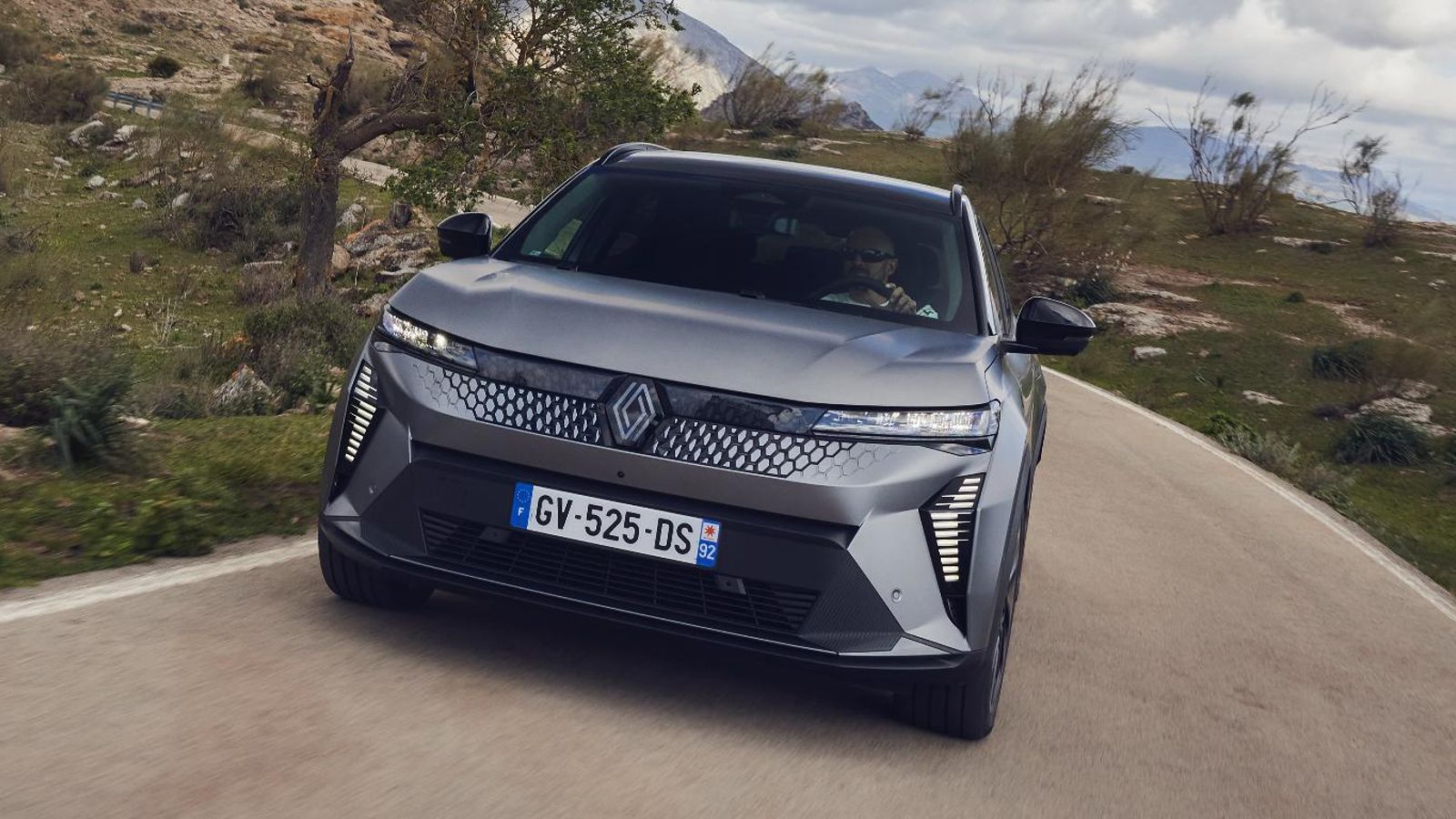 Este Scenic admite una conducción ágil con un chasis que, incluso con llantas de 20", no resulta inconfortable.