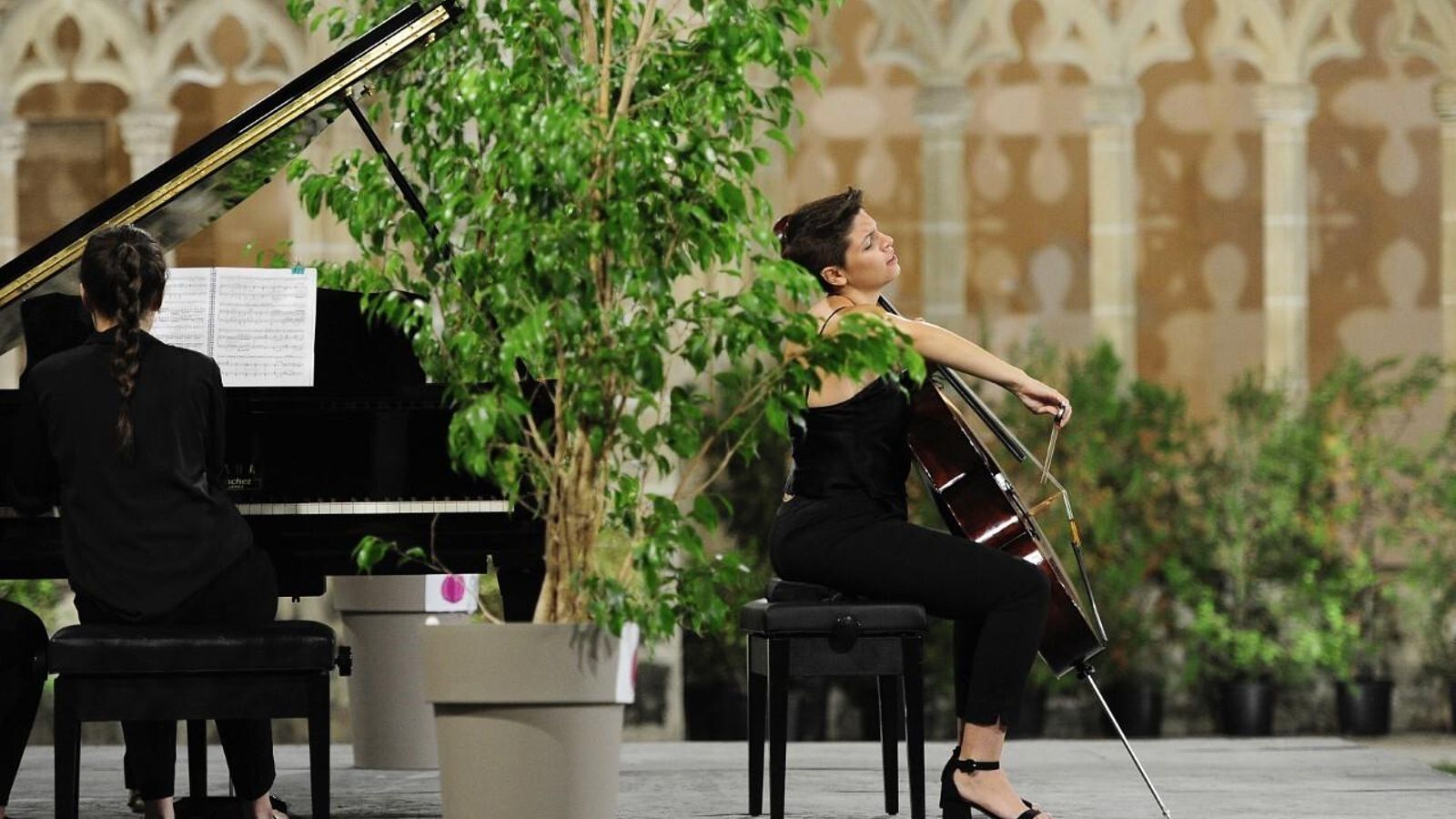 Imagen del pasado concierto de Sofía Torres y Olga García, en los Claustros.