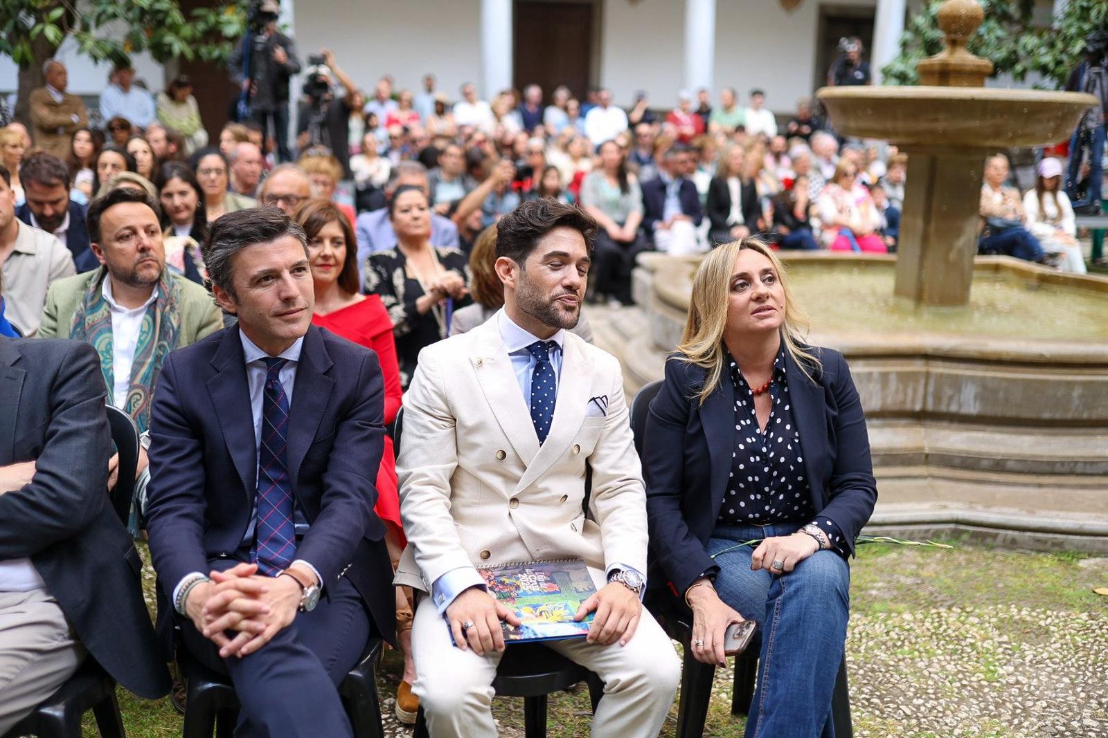 El pregón del Día de la Cruz de Granada, en imágenes