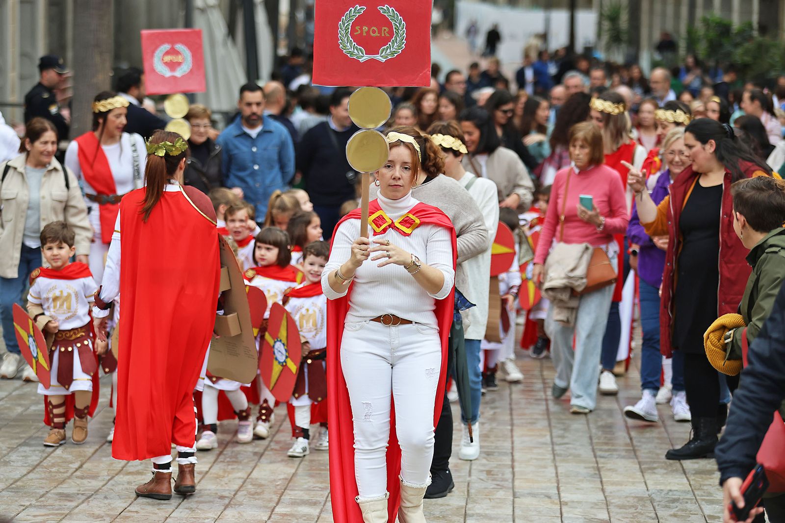 Imágenes del desfile “Un paseo por la historia”  de los niños del colegio Funcadia de Huelva