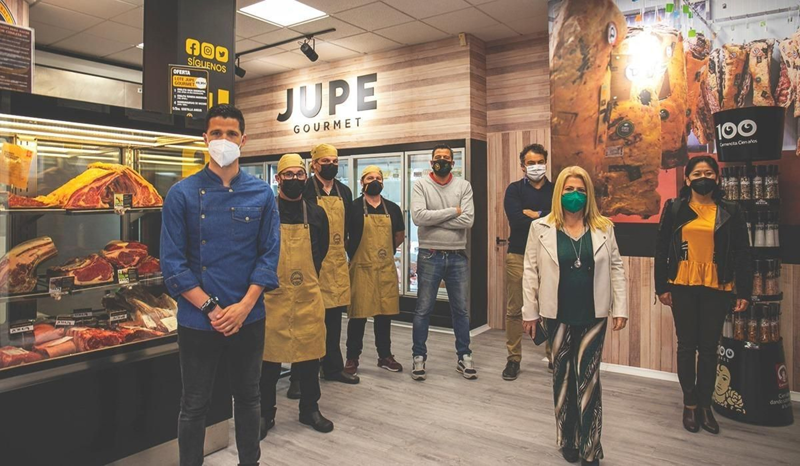 Mamen Sánchez y Ana Hérica Ramos, en la visita a la tienda gourmet de Jupe en Cash Dian.