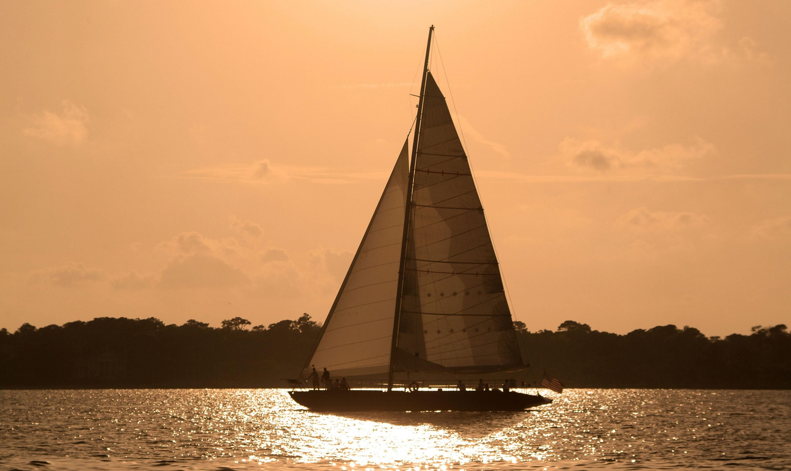 El paseo en velero más romántico de Huelva para celebrar San Valentín