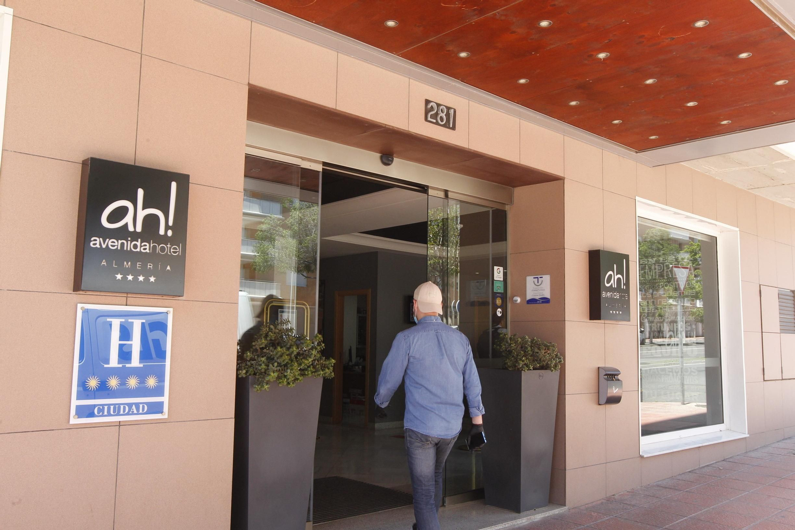 Primer día de apertura de la hostelería en Almería. Coronavirus-COVID-19