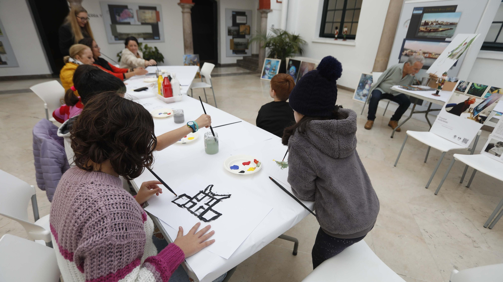 Las fotos del taller de pintura del artista Krzysztof Kosowski