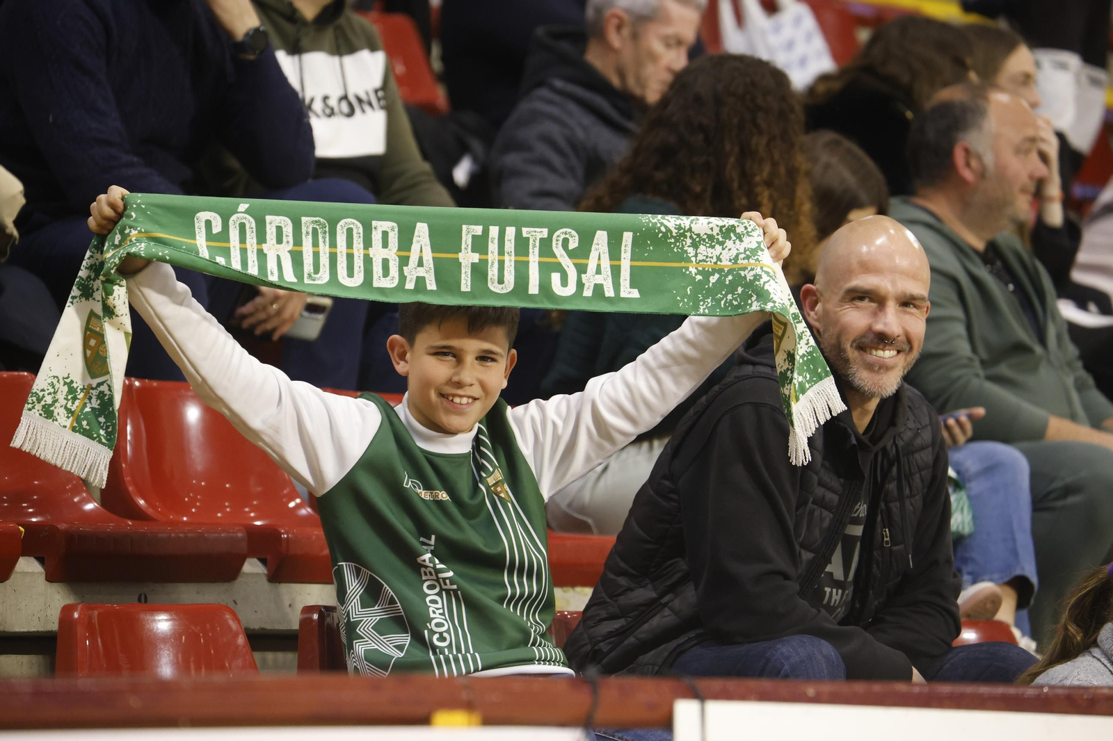 Las mejores fotos del ambiente en Vista Alegre para el Córdoba Futsal - Palma.