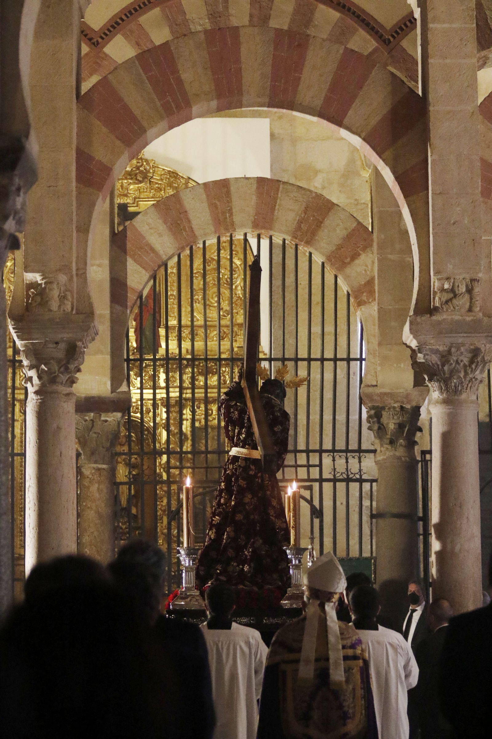 El Vía Crucis de las Cofradías de Córdoba, en imágenes